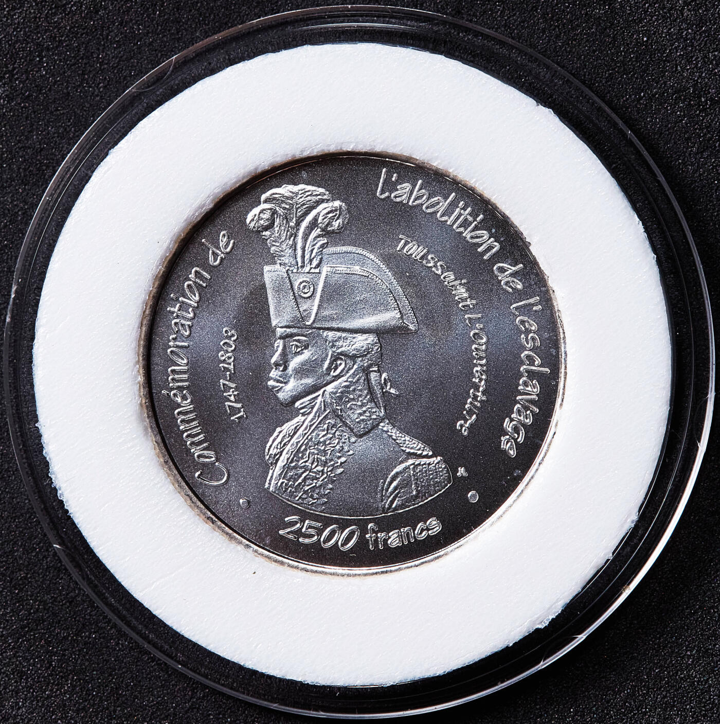 【俄甄集藏】2026年(050)04-01星期三 晚 19:30 全场包邮 塞内加尔2007年杜桑·卢维杜尔头像纪念废除黑奴200周年2500法郎银质样币，重7.8克，999银，发行量850枚