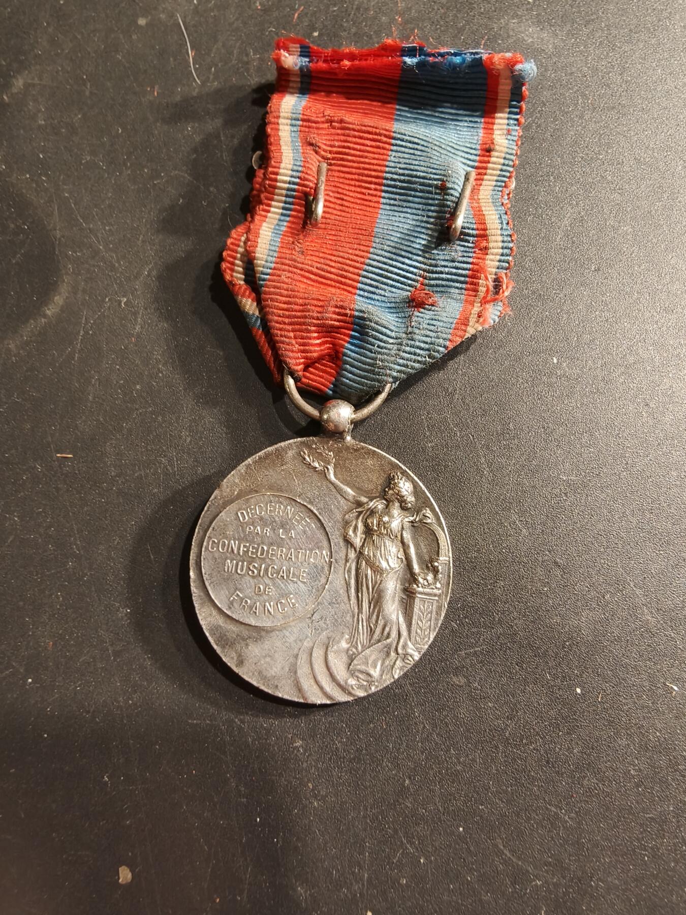 老王徽章第190期 法国银级音乐联合会纪念章    带法国音乐协会联合会勋条