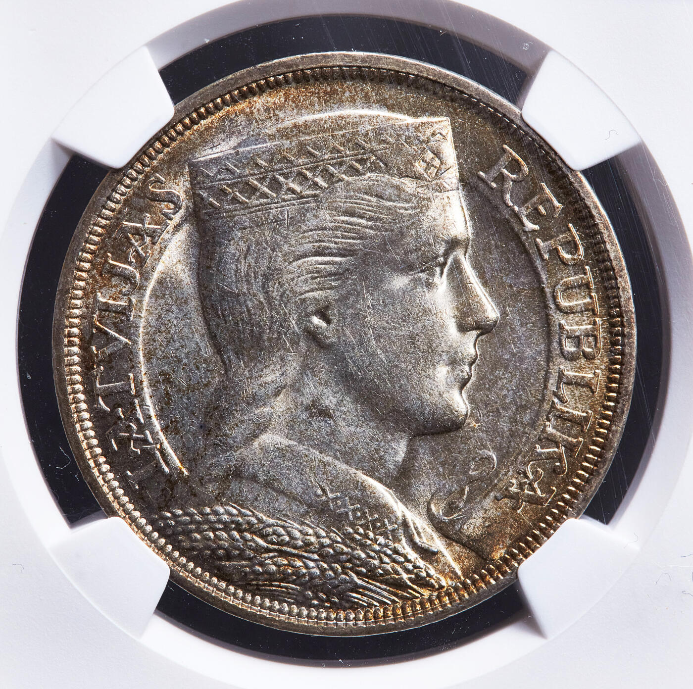 【俄甄集藏】2026年(050)04-01星期三 晚 19:30 全场包邮 拉脱维亚1929年女神版5拉特大银币，NGC MS62，黄油环彩，原光品相，首年份