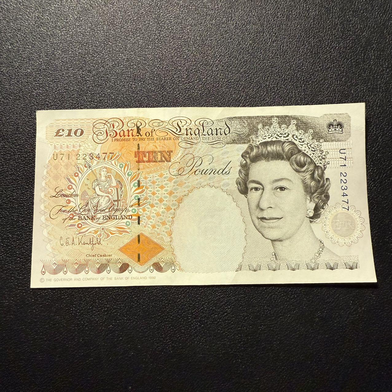 第16期 英国 皇冠10镑 au