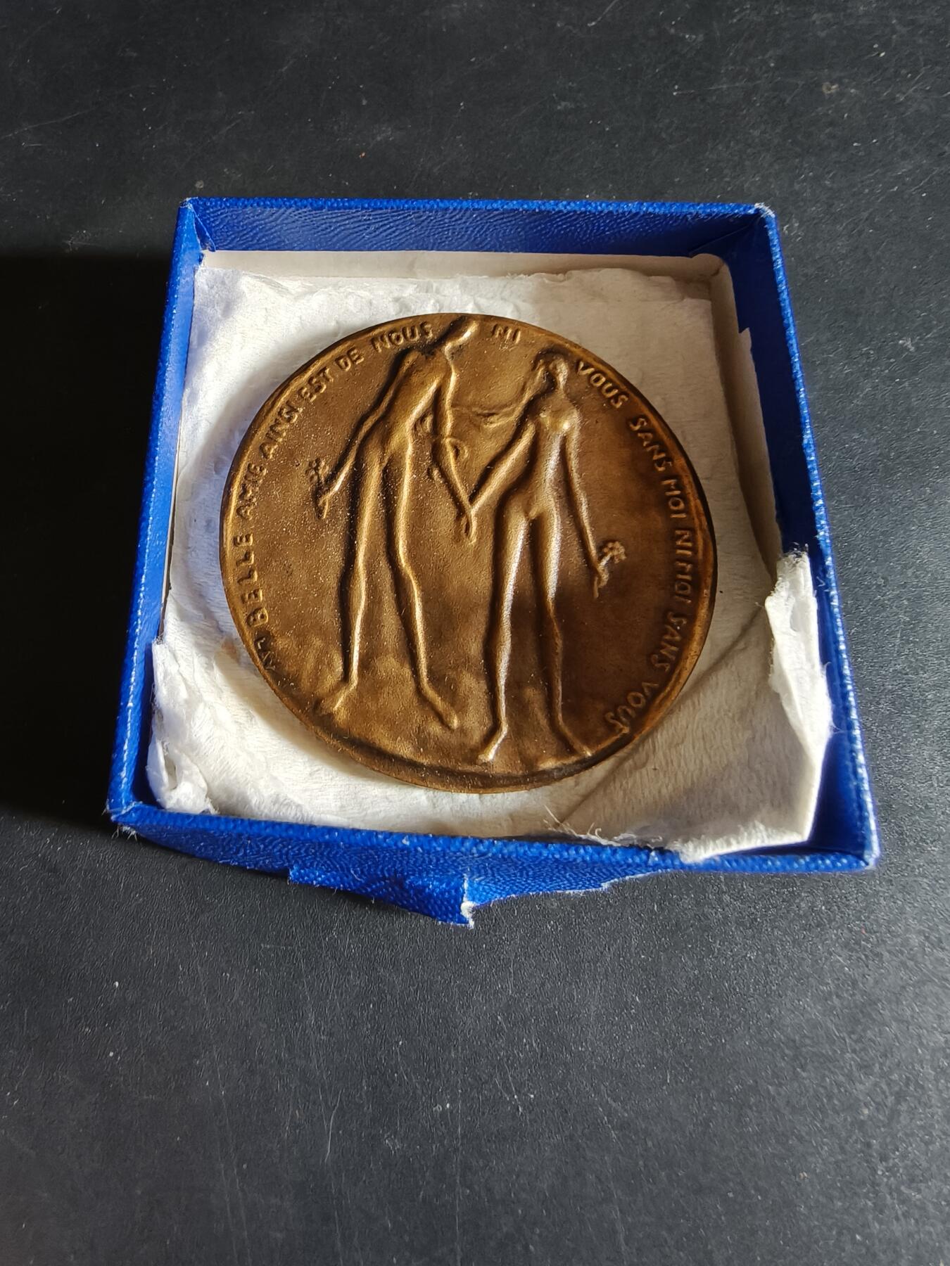 老王徽章第190期 法国特里斯坦和伊索尔德爱情悲剧故事主题大铜章      原盒      直径50mm     重量53.5g