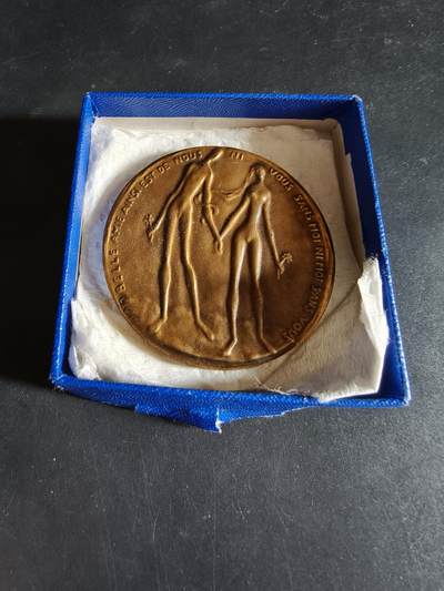 老王徽章第190期 - 法国特里斯坦和伊索尔德爱情悲剧故事主题大铜章      原盒      直径50mm     重量53.5g