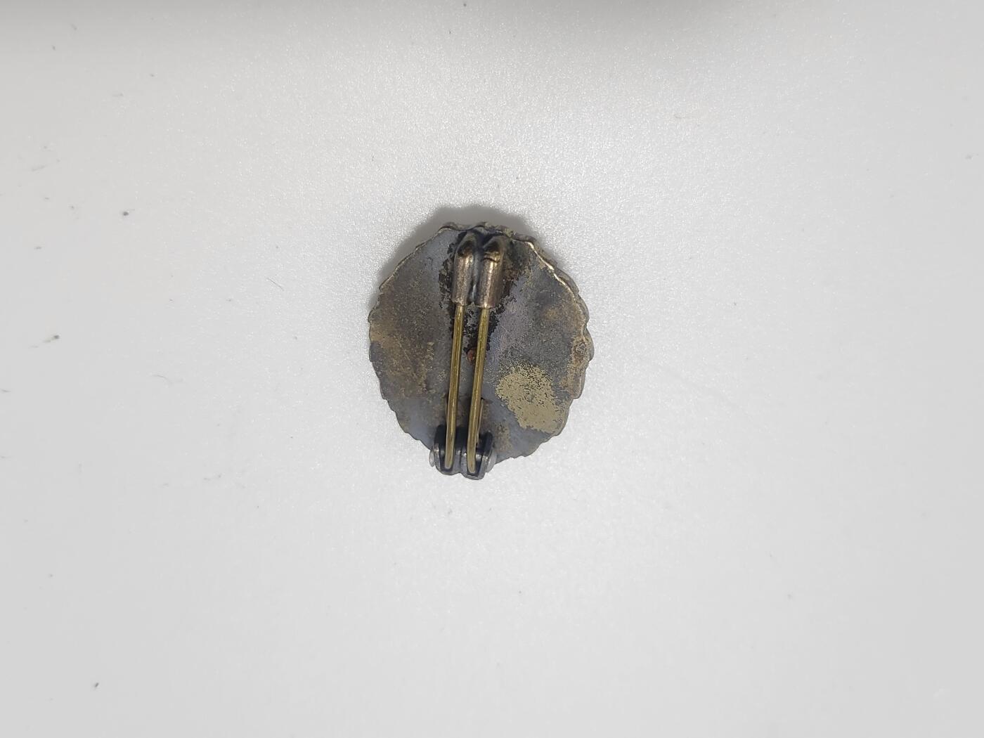 南水社第4次拍卖  日本国铁功绩章 材质不明 盒子字体褪色