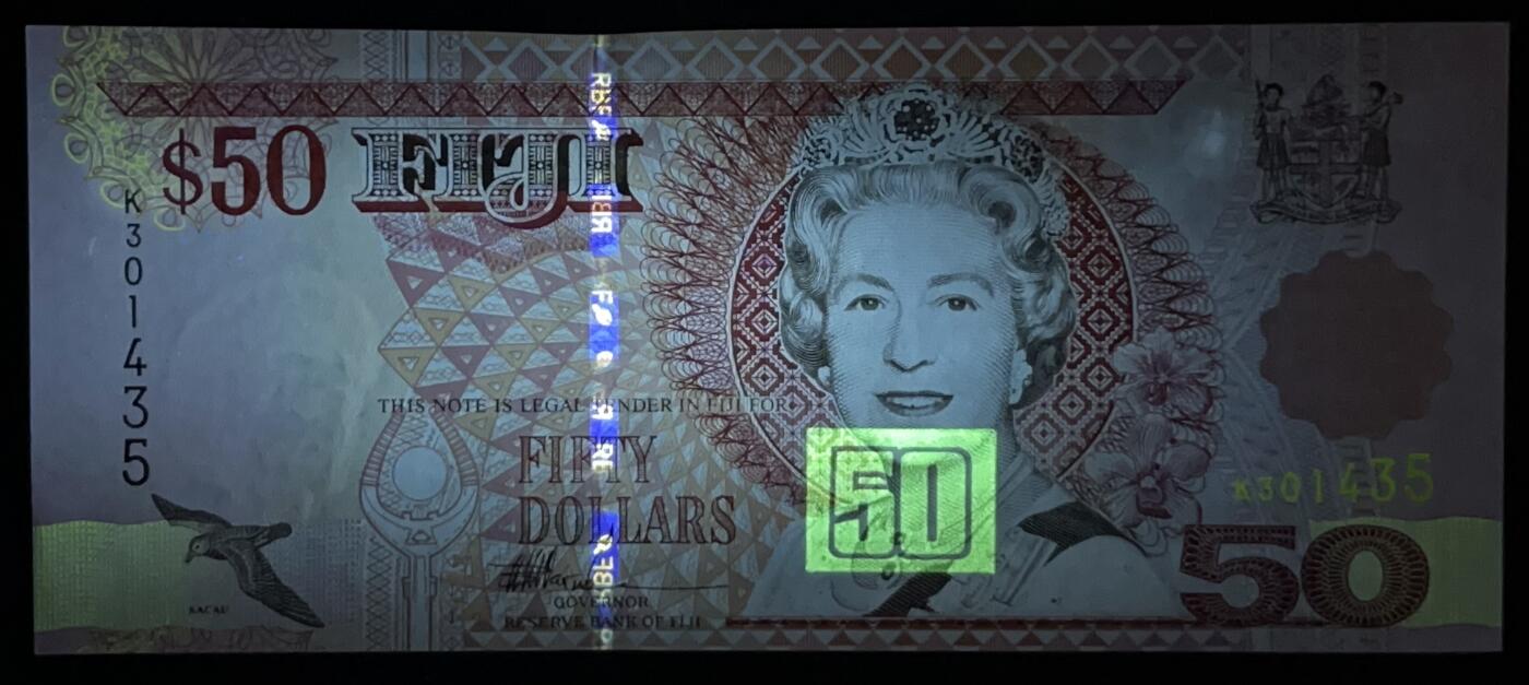 小福收藏拍卖第203期 裸钞场 本期有多张豹子号靓号 仅发行1000枚亚克力砖封蒙古20000图格里克帝国800周年纪念钞 瑞士200法郎 百慕大样钞洋葱冠全套 巴林首版大全套 卡塔尔四张套 越南 保加利亚 马其顿等多国精美纸币