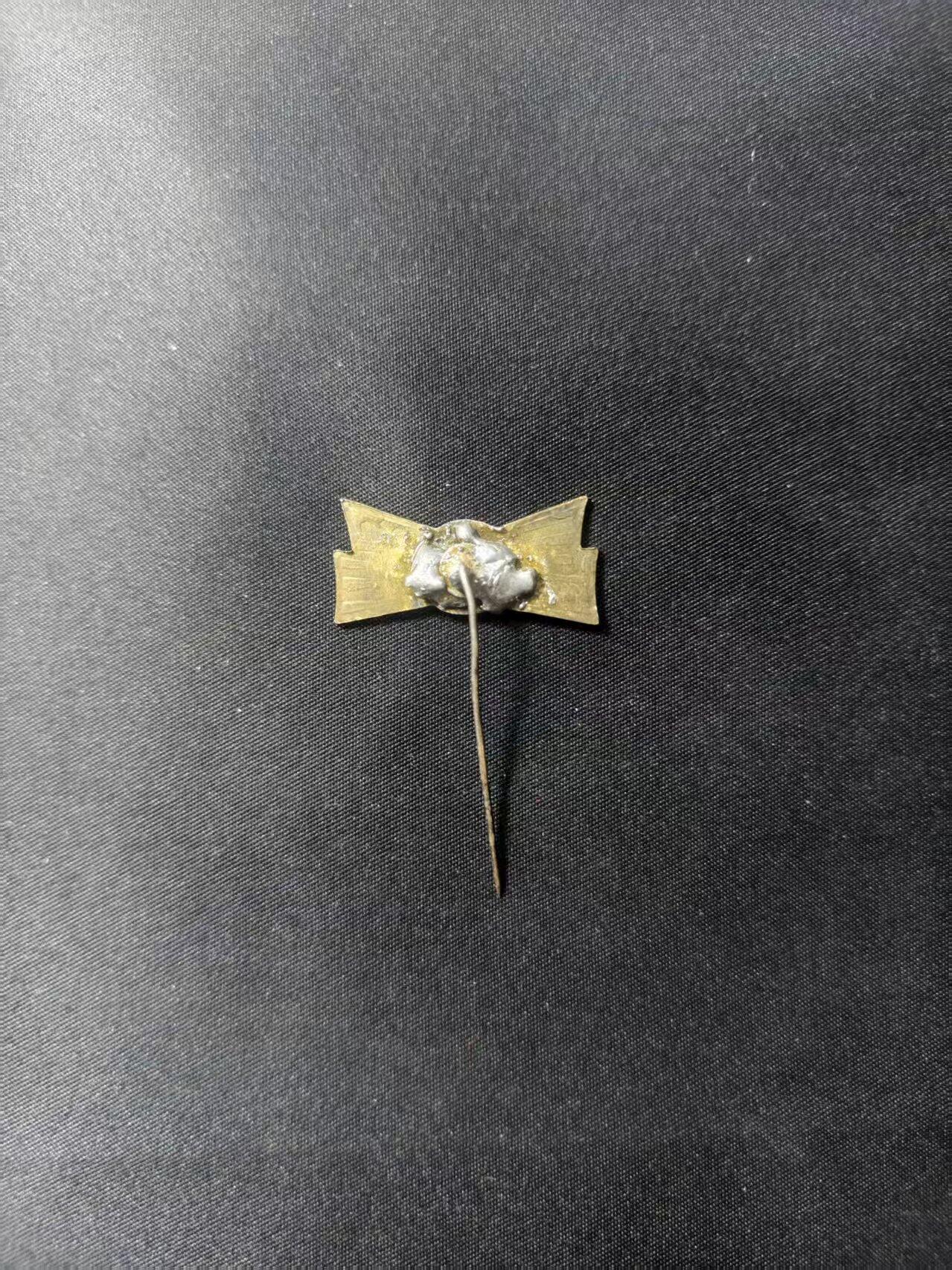 云宸嘉赏-勋臻文献佳藏优品精选场次（低佣 转发佣金红包） 民主德国 建国13周年纪念章  早期黄铜章做工精美可搭配礼服 