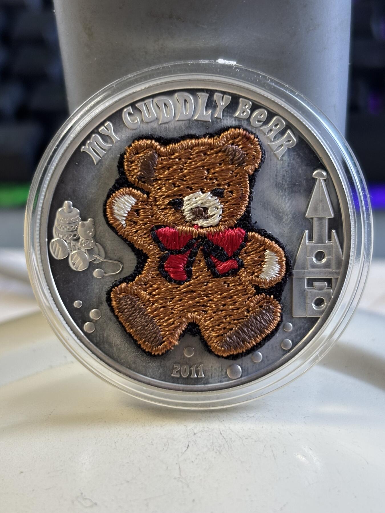 第194期拍卖 帕劳2011年泰迪熊镶嵌实体瑞士刺绣针织纪念银币带证书，25克，925银，有氧化