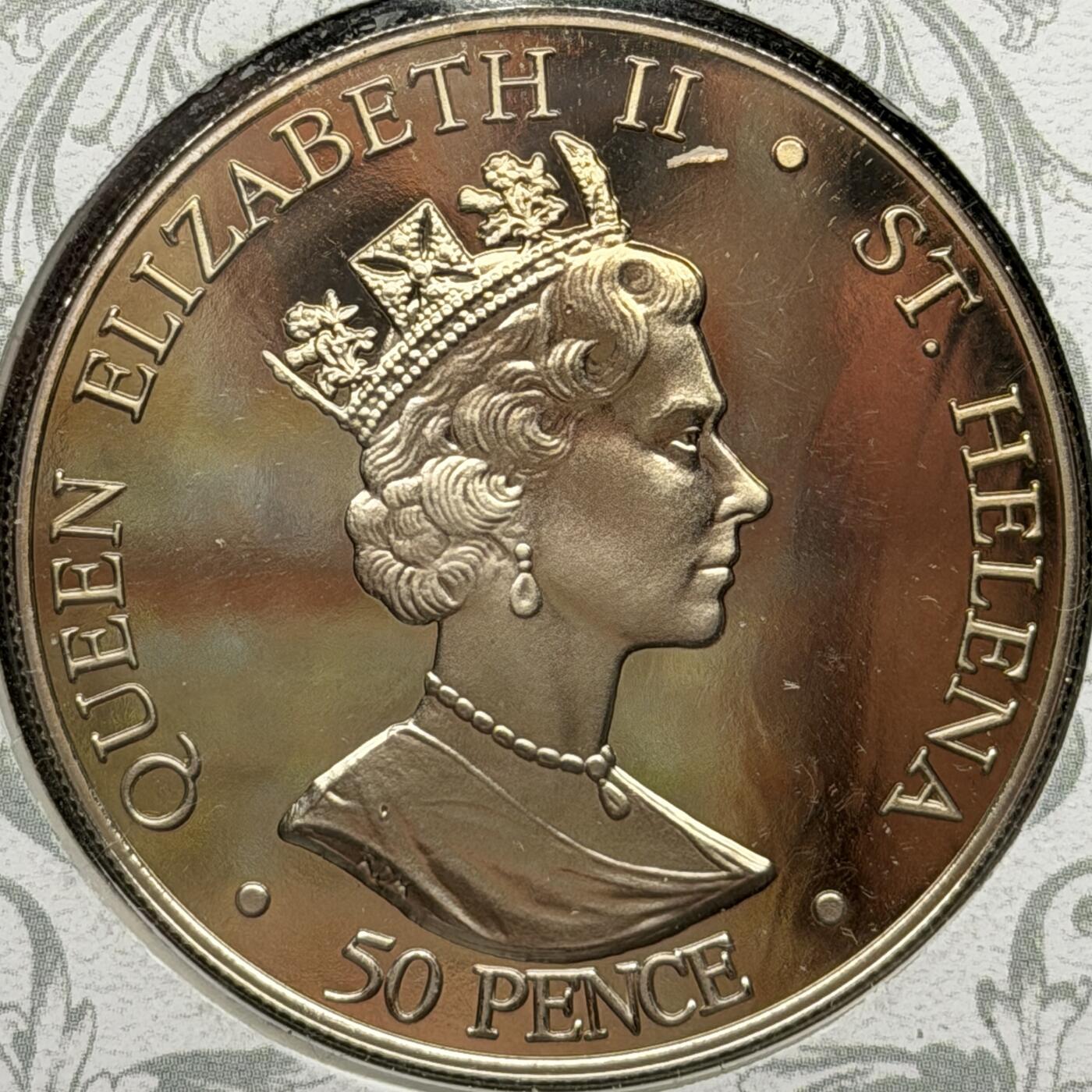 ＜星葵🌻钱币社＞第72期·东奔西走的硬币·3月31日发货 〈邮币封〉圣赫勒拿2002年王太后50便士克朗型纪念币