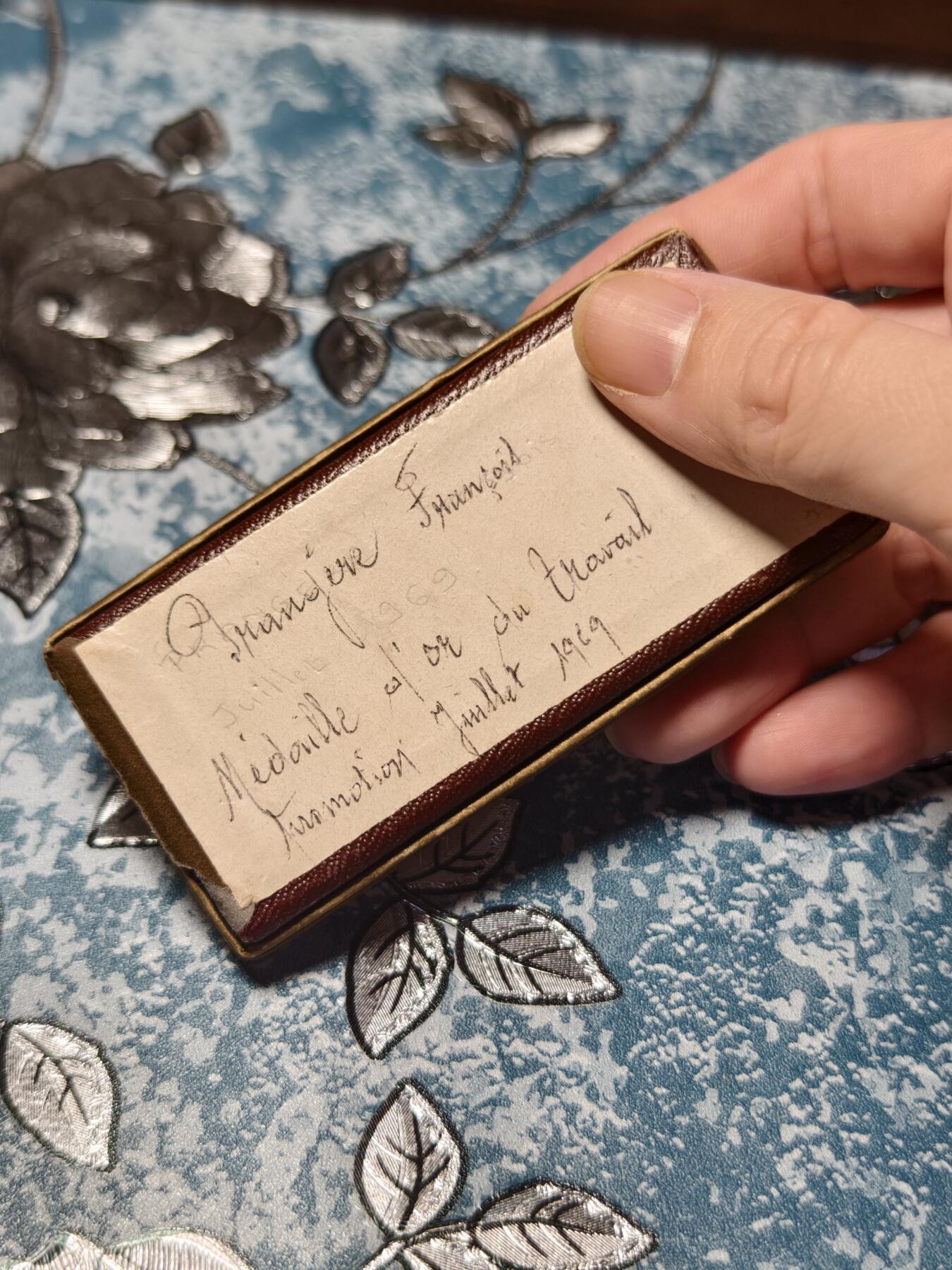 抚柳草堂-第二十期章牌钱币  奖章勋章免佣最后一期 满百包邮 放漏专场 法国一战战争十字勋章（Croix de Guerre 1914–1918）带一枚铜星（团级嘉奖）历史原品原盒带插针