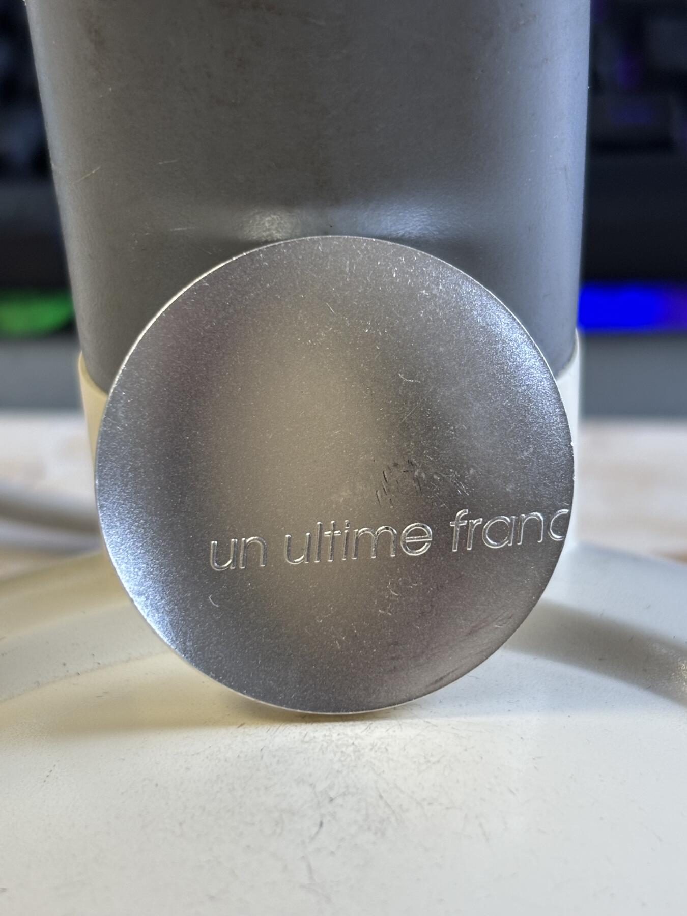 第194期拍卖 获奖法国2001最后的法郎波浪形纪念银币，17.77克，980银，发行49838枚，有磕碰磨损