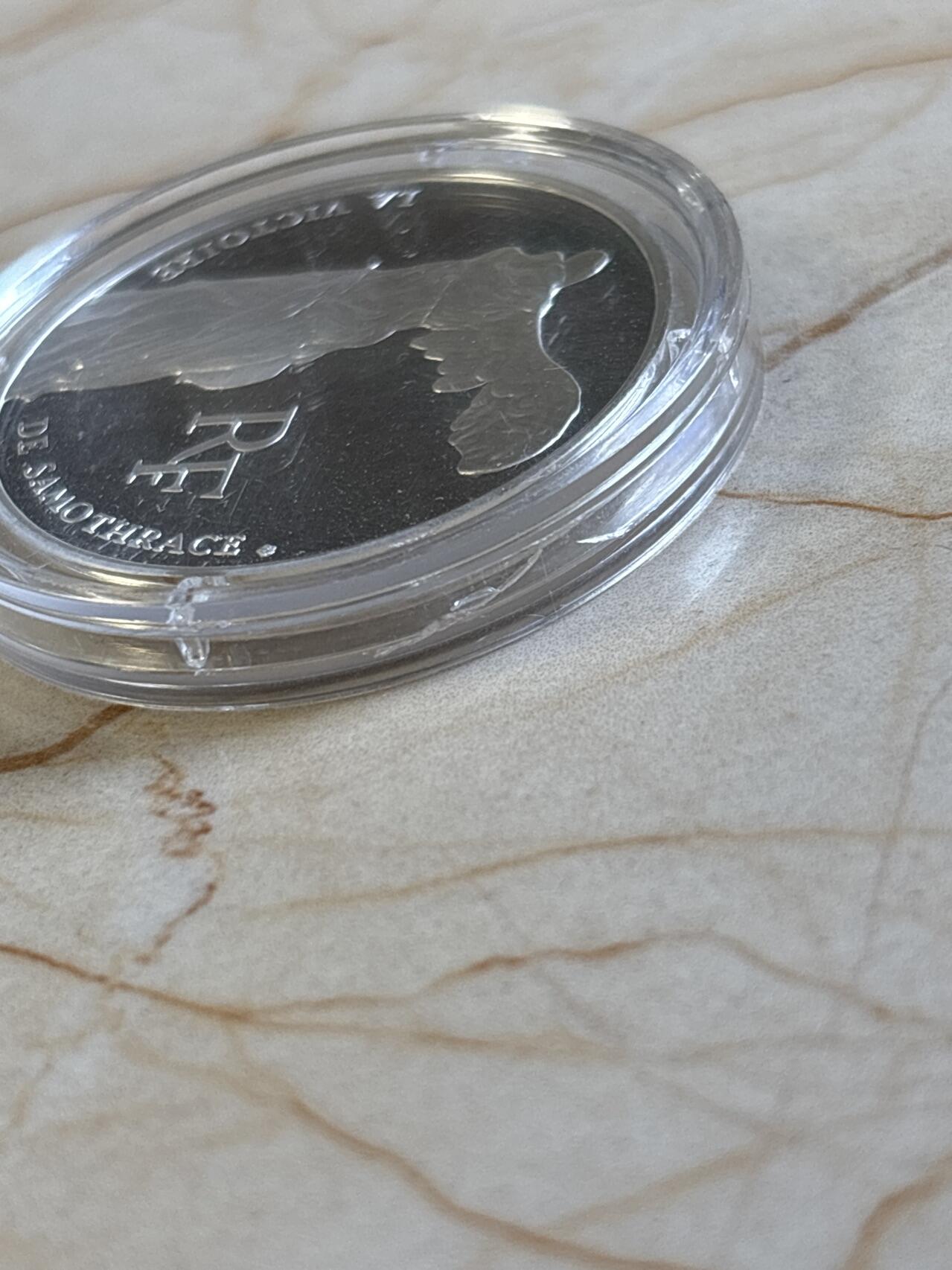 第194期拍卖 法国1993年卢浮宫馆藏系列胜利女神纪念银币，900银，22.2克，塑料盒有2处裂痕