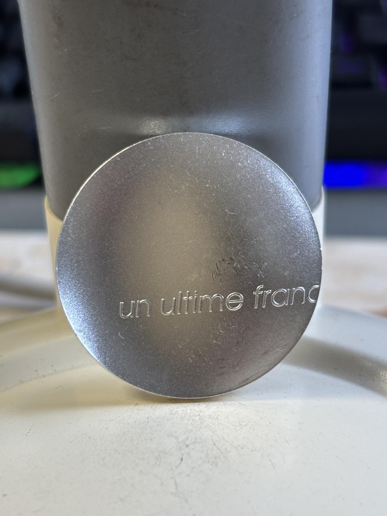 第194期拍卖 获奖法国2001最后的法郎波浪形纪念银币，17.77克，980银，发行49838枚，有磕碰磨损