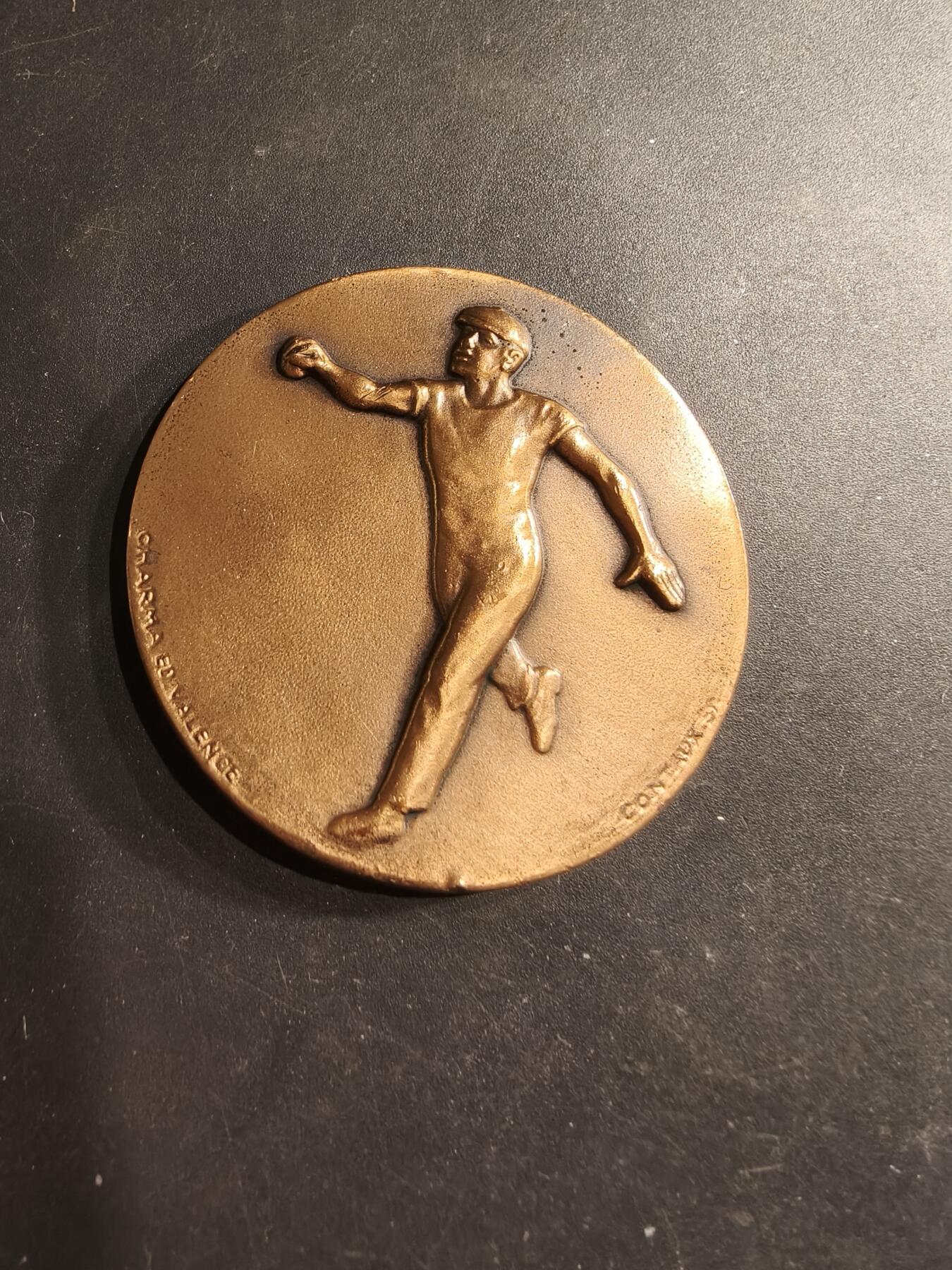 老王徽章第190期 法国长跑运动大铜章     直径50mm     重量53.6g