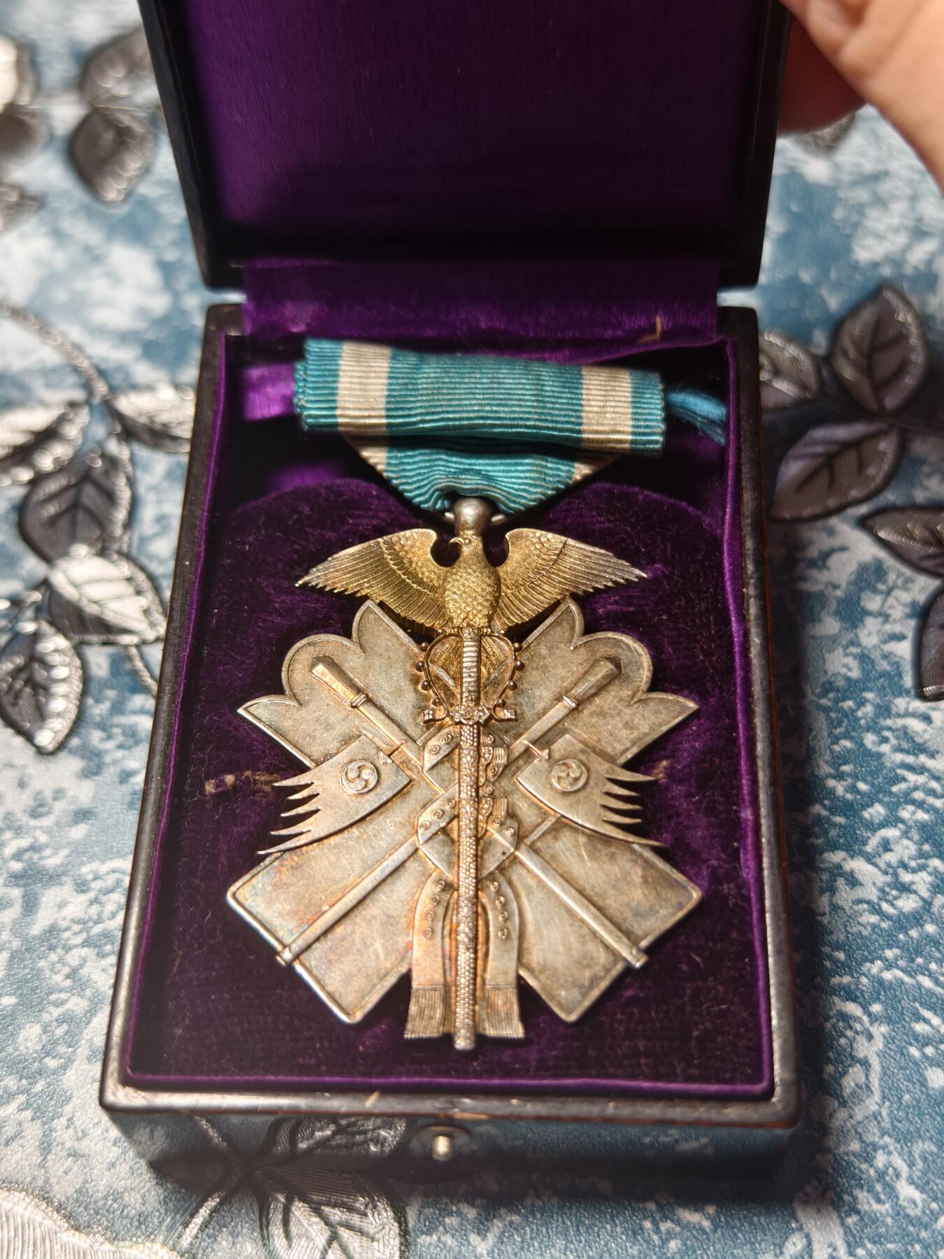 抚柳草堂-第二十期章牌钱币  奖章勋章免佣最后一期 满百包邮 放漏专场 七鸟 勋七级金鵄勋章 银质33g 原盒美品 昭和早期