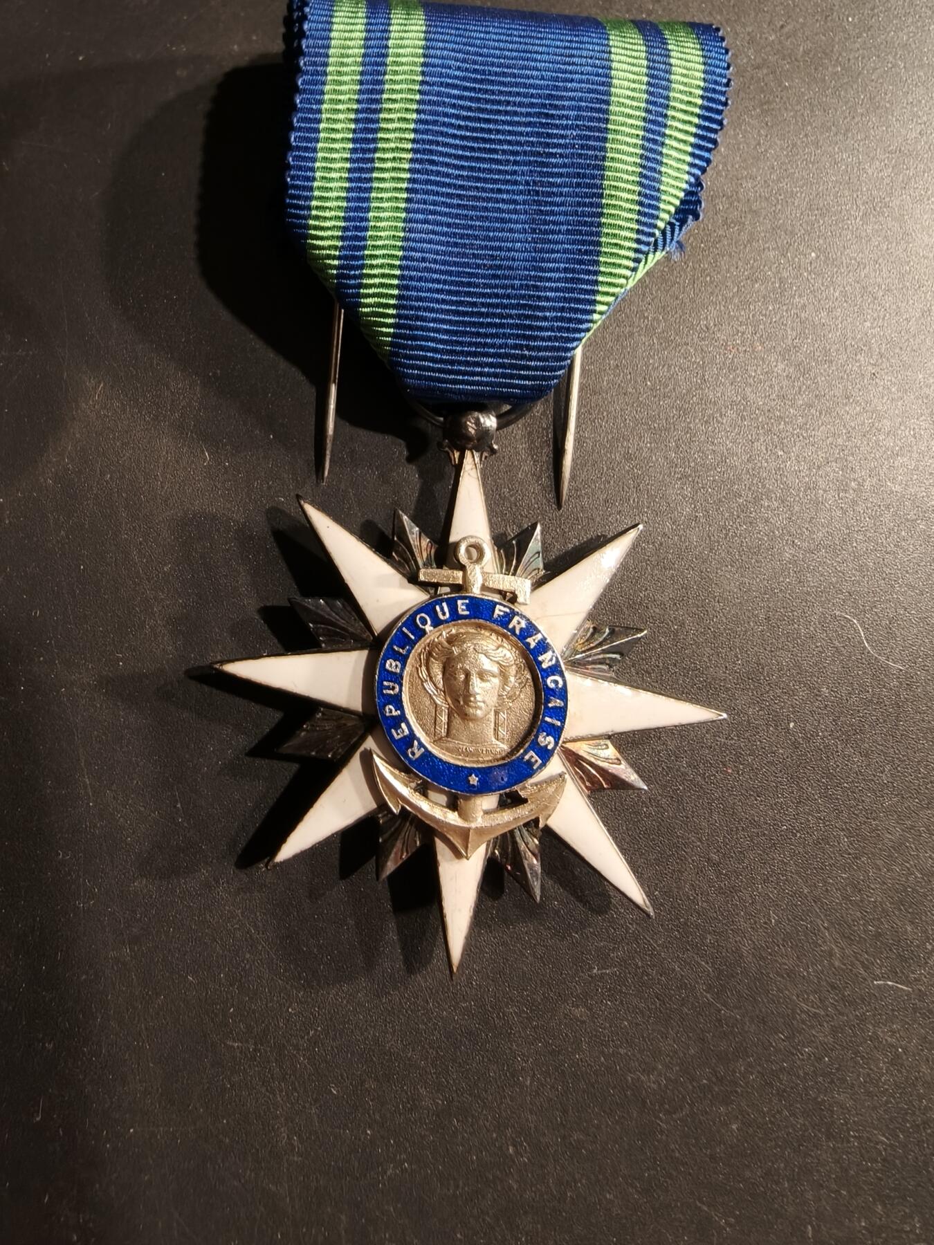 老王徽章第190期 法国骑士级海事功绩勋章    银质珐琅    原盒    螃蟹银标     24.7g