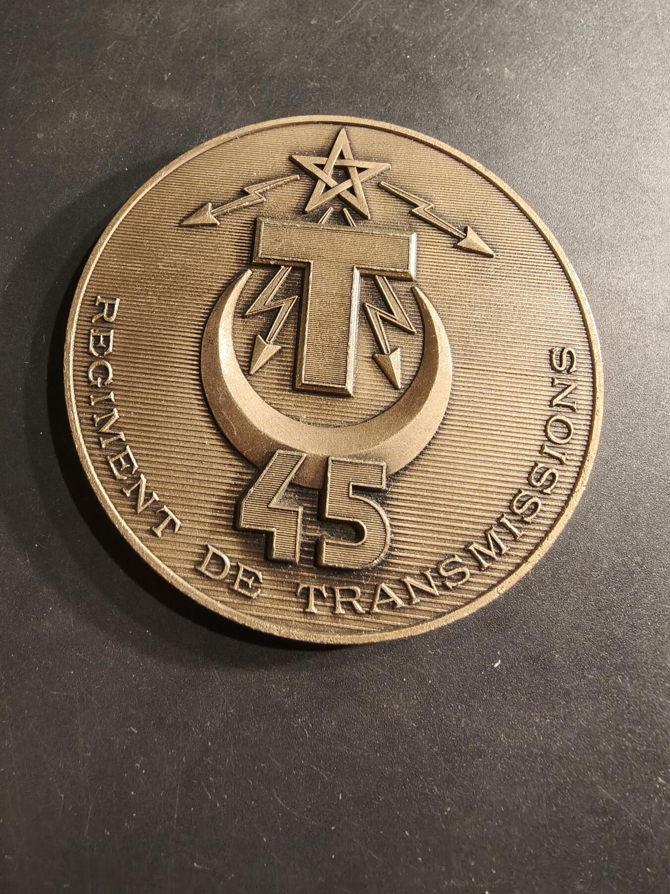 老王徽章第190期 法国陆军第45通信团纪念章    直径80mm    重量156.8g