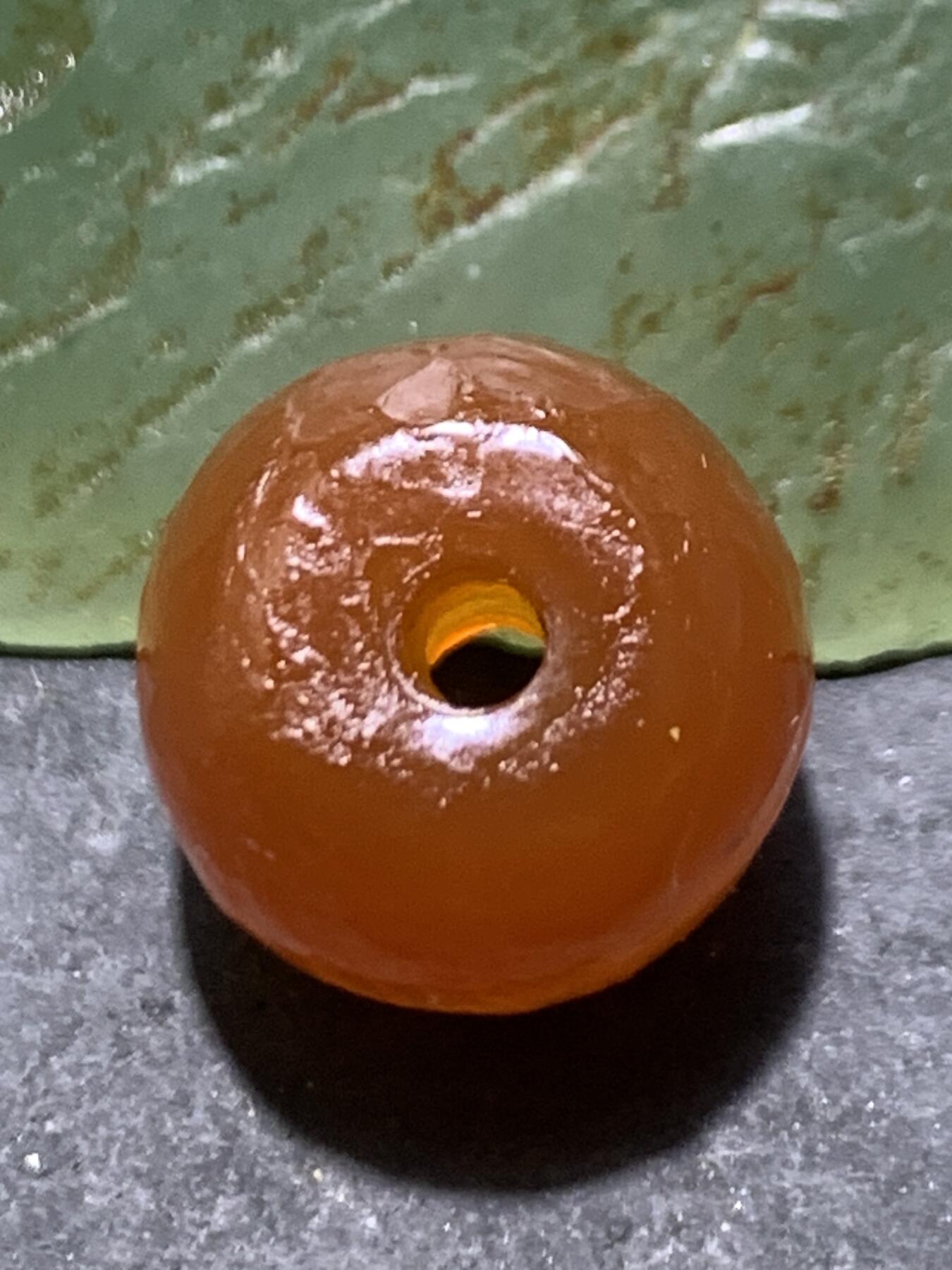 精美高玉化风化纹红白双色玛瑙老形桶珠一颗