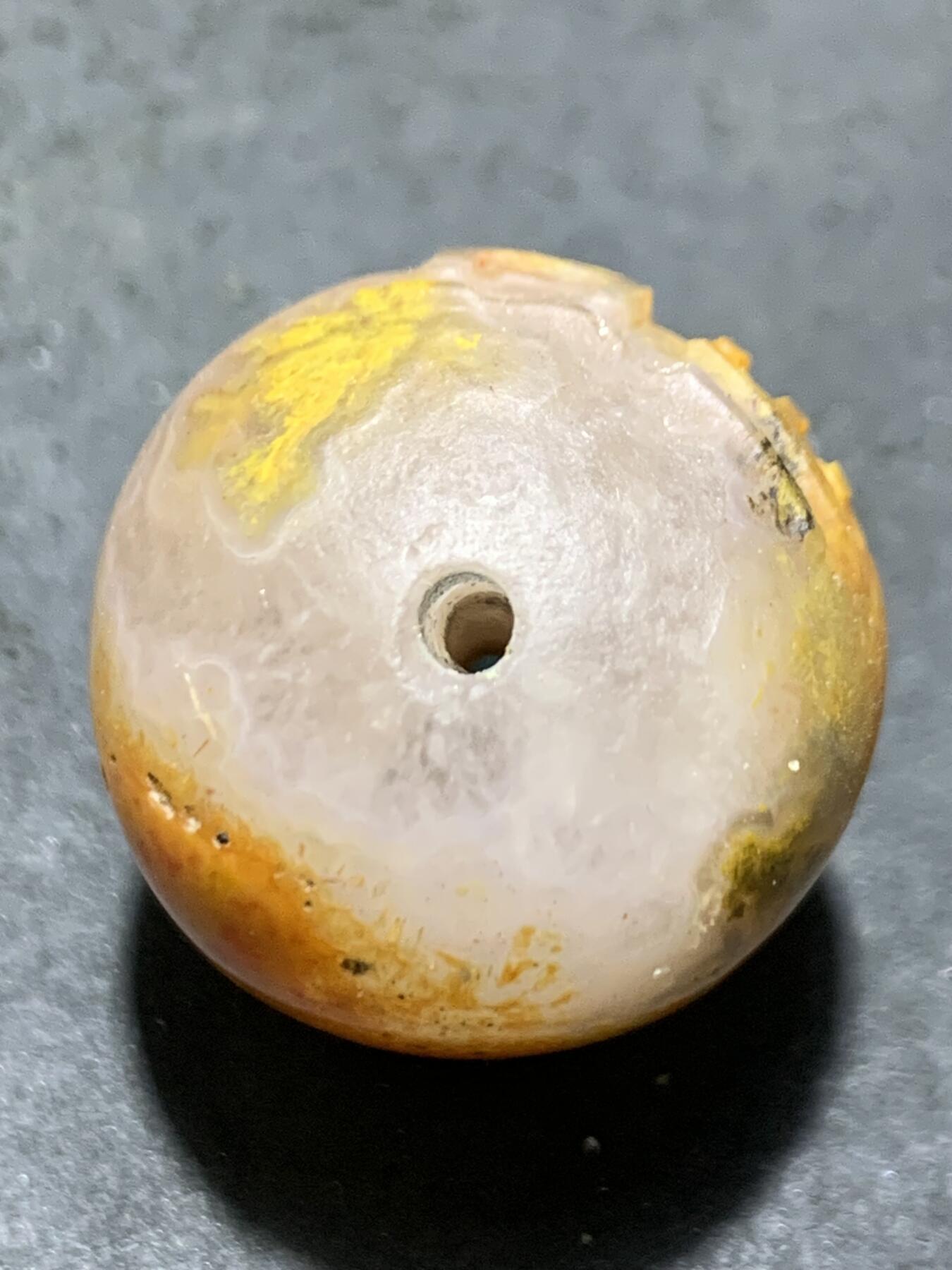 亚光冰飘冻料黄金草花纹战国红玛瑙手工雕刻福字圆珠一颗！