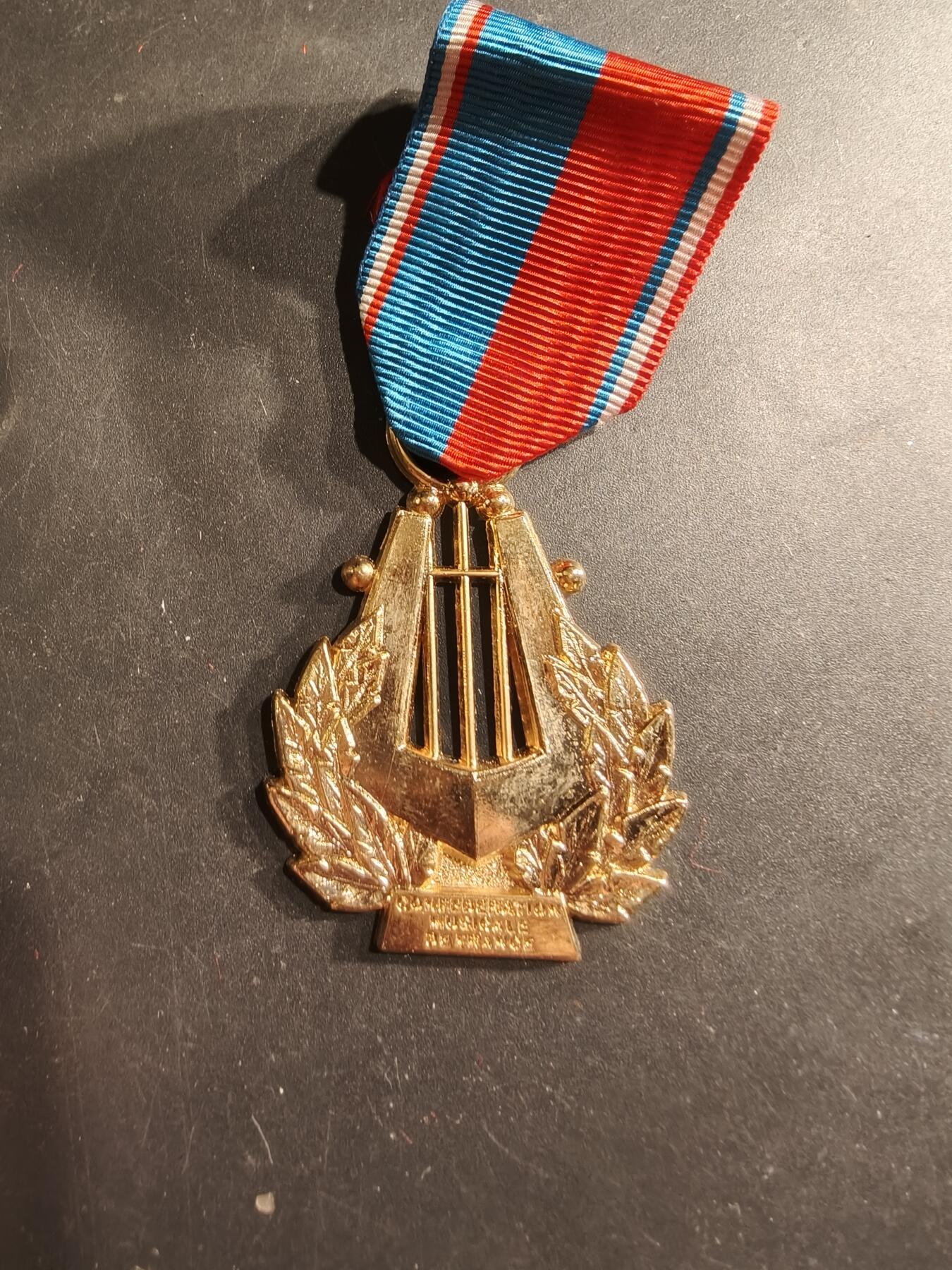 老王徽章第190期 法国金级音乐协会奖章