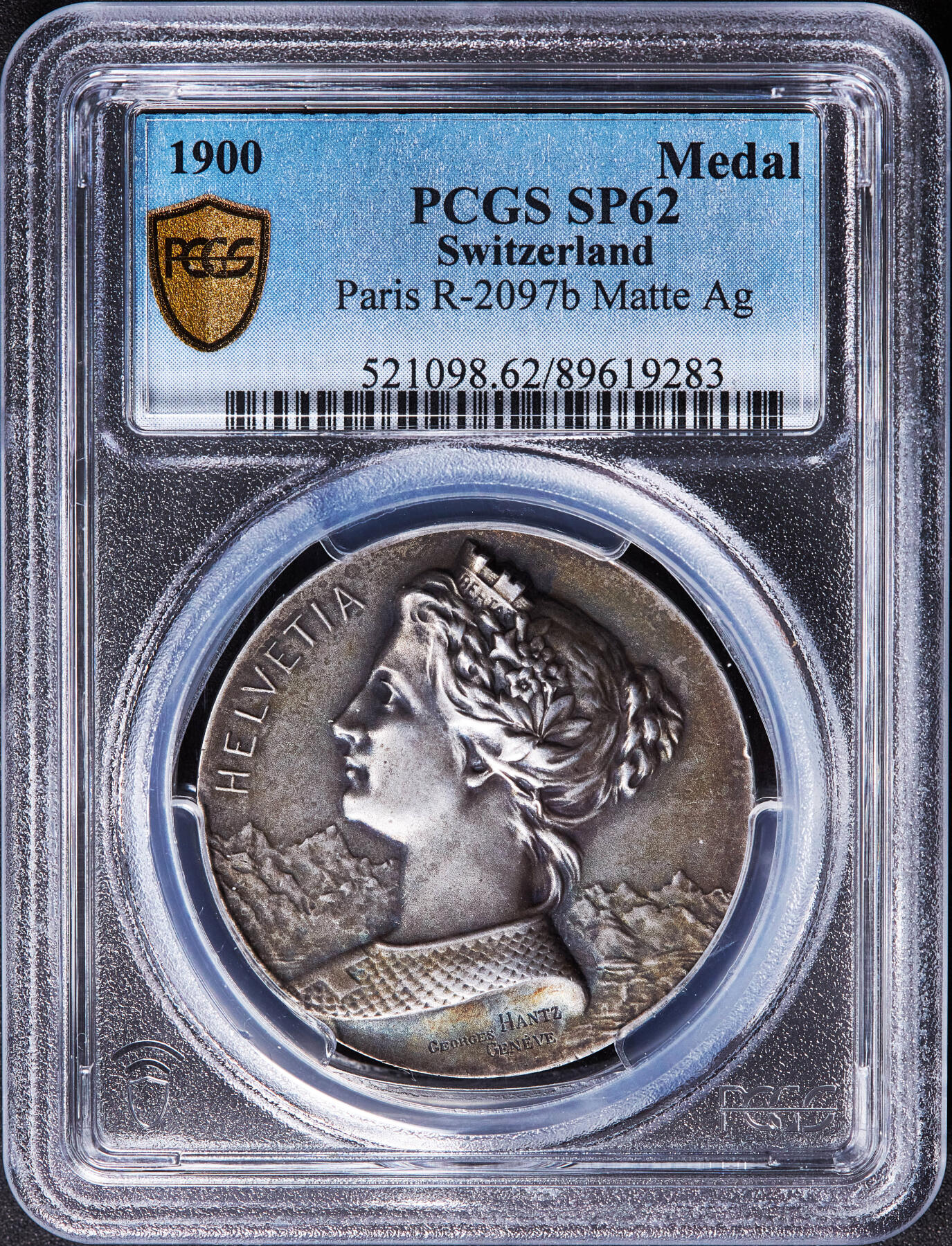 【俄甄集藏】2026年(050)04-01星期三 晚 19:30 全场包邮 瑞士1900年射击协会海尔维蒂亚女神头像乡村射击主题巴黎世博会参展大银章，PCGS SP62，原味酱彩老包浆，高浮雕，雕刻家乔治·汉茨作品，少见品种