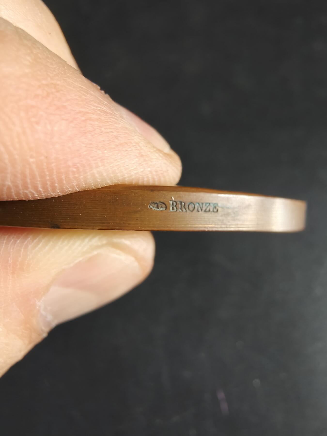 老王徽章第190期 法国总统庞加莱1913年就职大铜章     原盒     直径72mm     重量155.1g