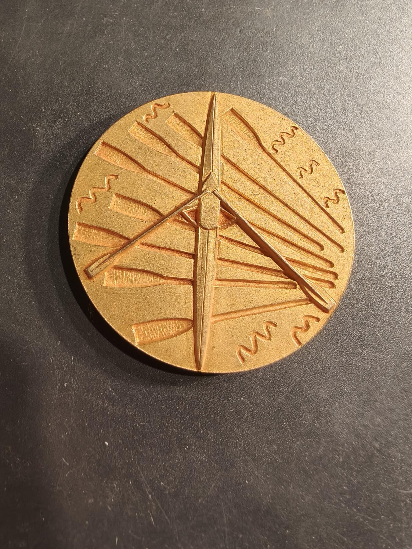 老王徽章第190期 法国雷恩帆船协会成立百年镀金大铜章     直径50mm    重量54.7g