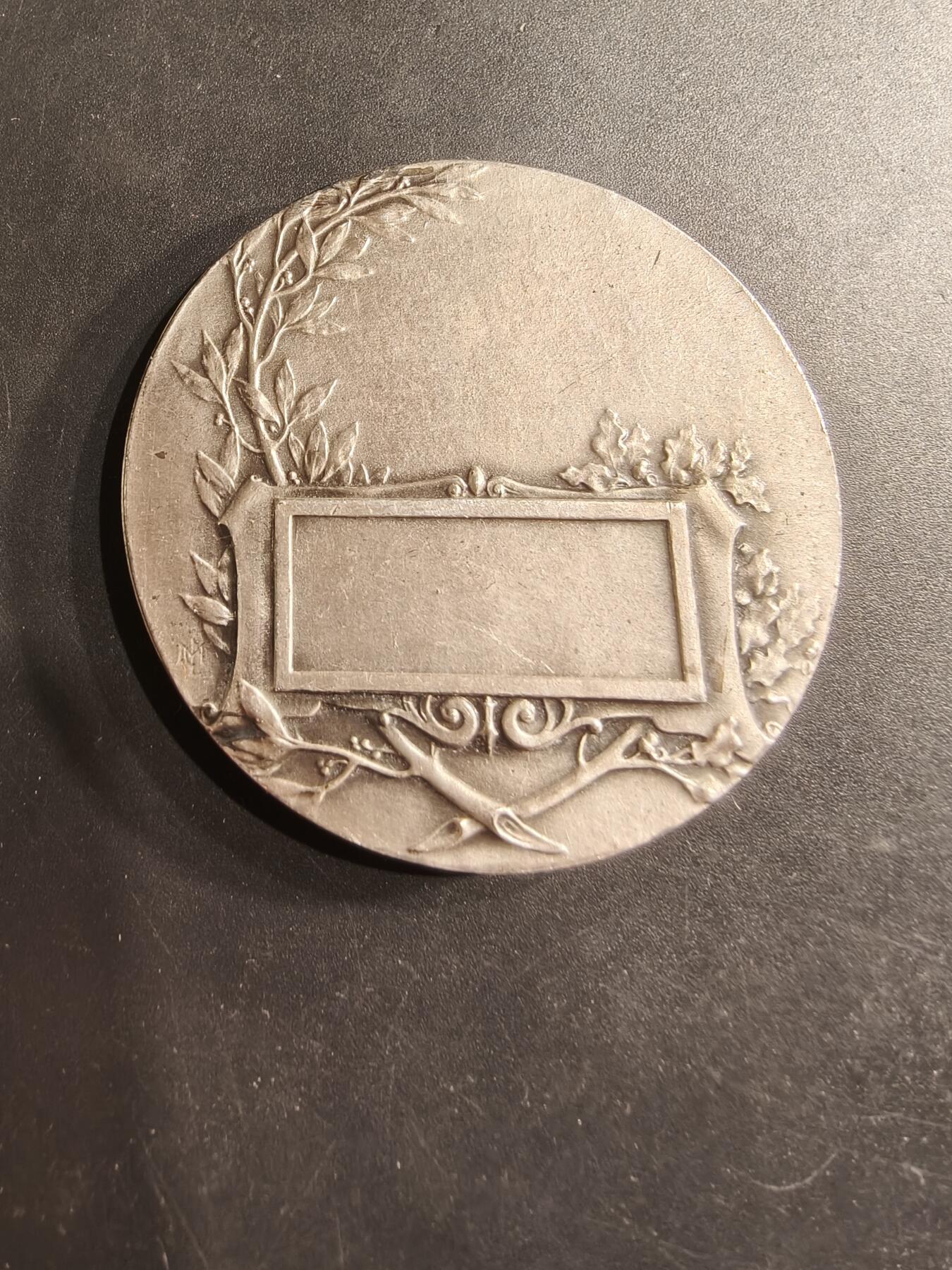 老王徽章第190期 法国音乐协会镀银大铜章     直径50mm    重量60.5g