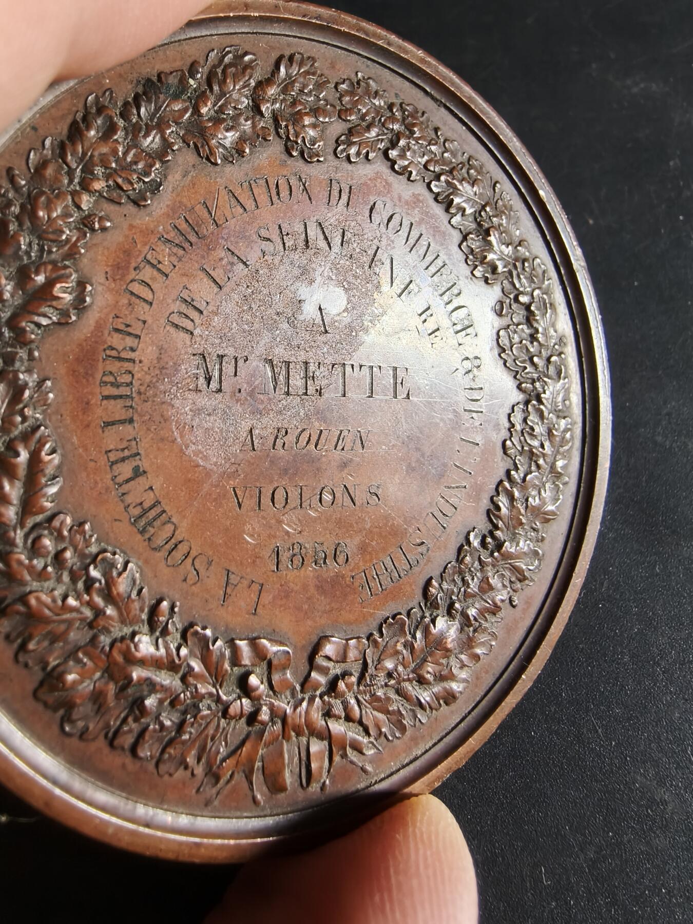 老王徽章第190期 法国1866年鲁昂市工业协会大铜章     原盒      手指铜标     直径68mm     重量159.5g