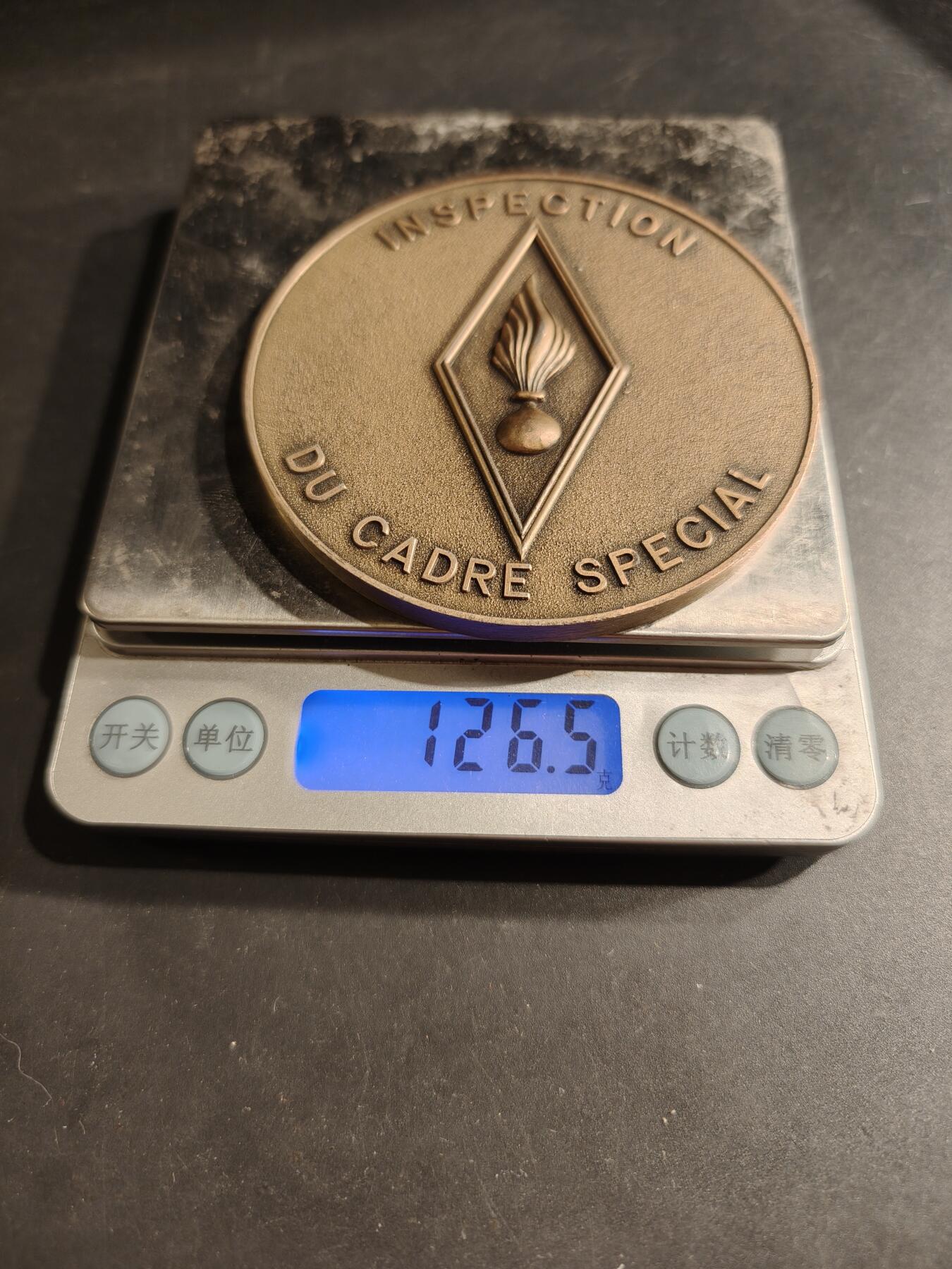 老王徽章第190期 法国陆军特别军官团视察组纪念章    由负责人库尔茨将军授予     直径80mm     重量126.5g