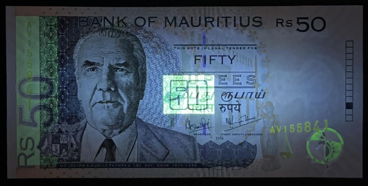 小福收藏拍卖第203期 裸钞场 本期有多张豹子号靓号 仅发行1000枚亚克力砖封蒙古20000图格里克帝国800周年纪念钞 瑞士200法郎 百慕大样钞洋葱冠全套 巴林首版大全套 卡塔尔四张套 越南 保加利亚 马其顿等多国精美纸币