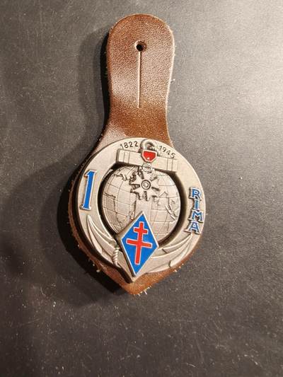 老王徽章第190期 - 法国海军陆战队第1海军陆战团证章      该团成立于1822年，是法国海军陆战队中最古老的团，该团目前是一支轻型装甲团，驻扎在法国昂古莱姆