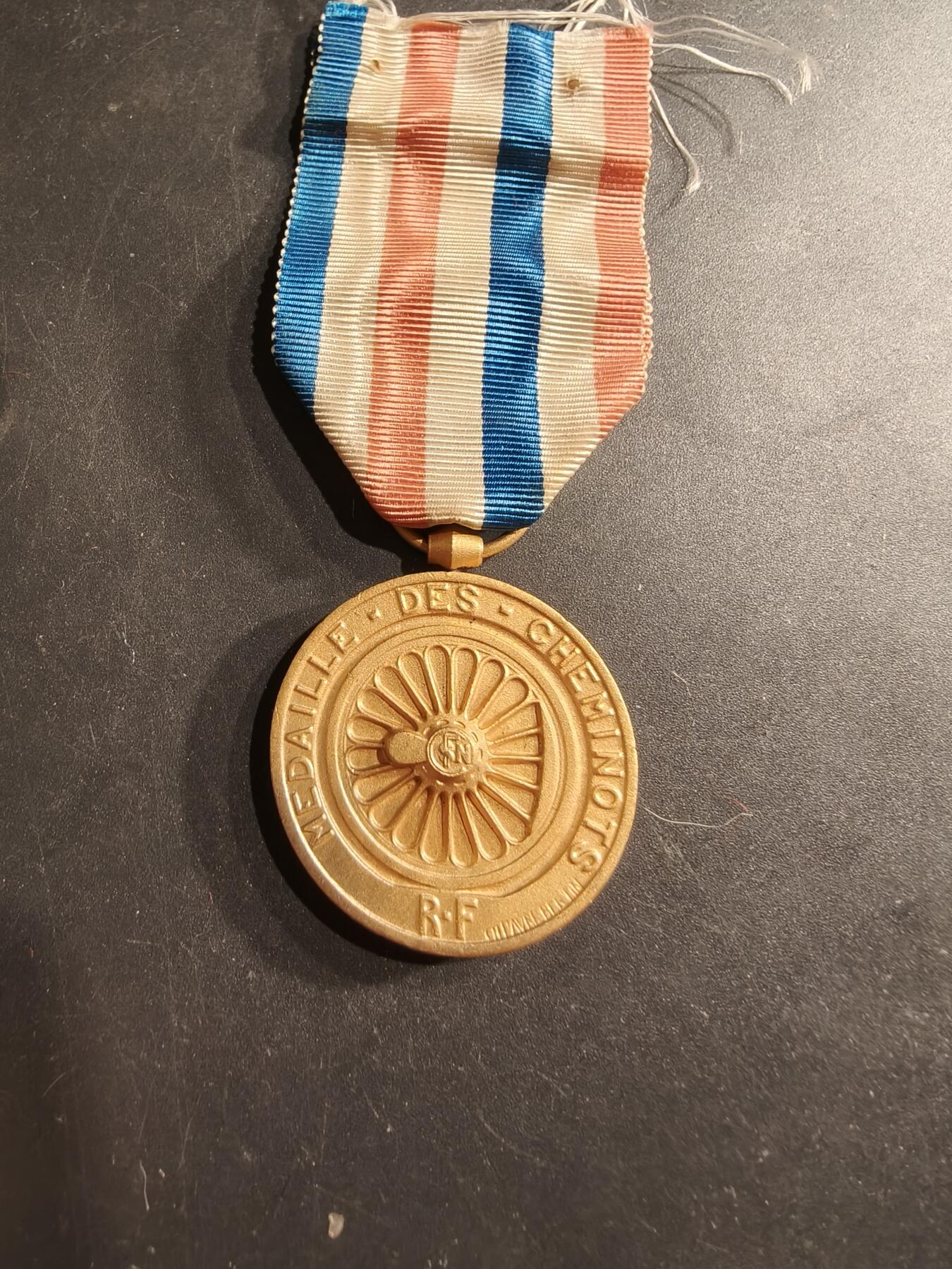 老王徽章第190期 法国金级铁路服役奖章     1950年实发