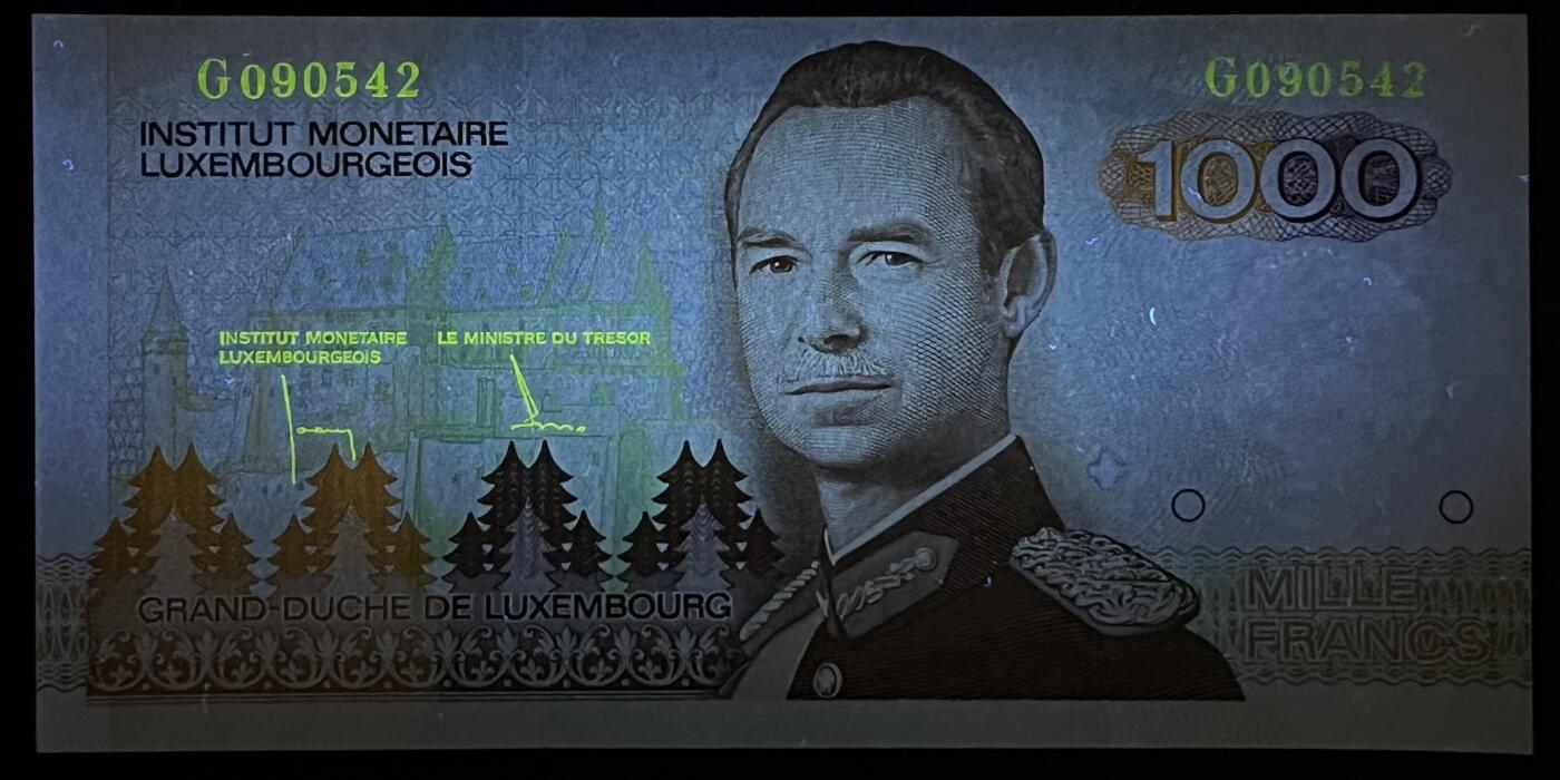 小福收藏拍卖第203期 裸钞场 本期有多张豹子号靓号 仅发行1000枚亚克力砖封蒙古20000图格里克帝国800周年纪念钞 瑞士200法郎 百慕大样钞洋葱冠全套 巴林首版大全套 卡塔尔四张套 越南 保加利亚 马其顿等多国精美纸币