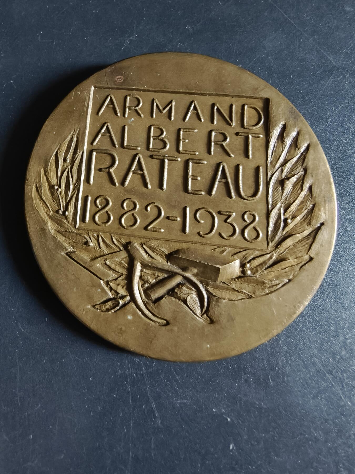 老王徽章第190期 法国著名装饰艺术设计师阿尔芒·阿尔贝·拉托大铜章      直径68mm     重量131.5g