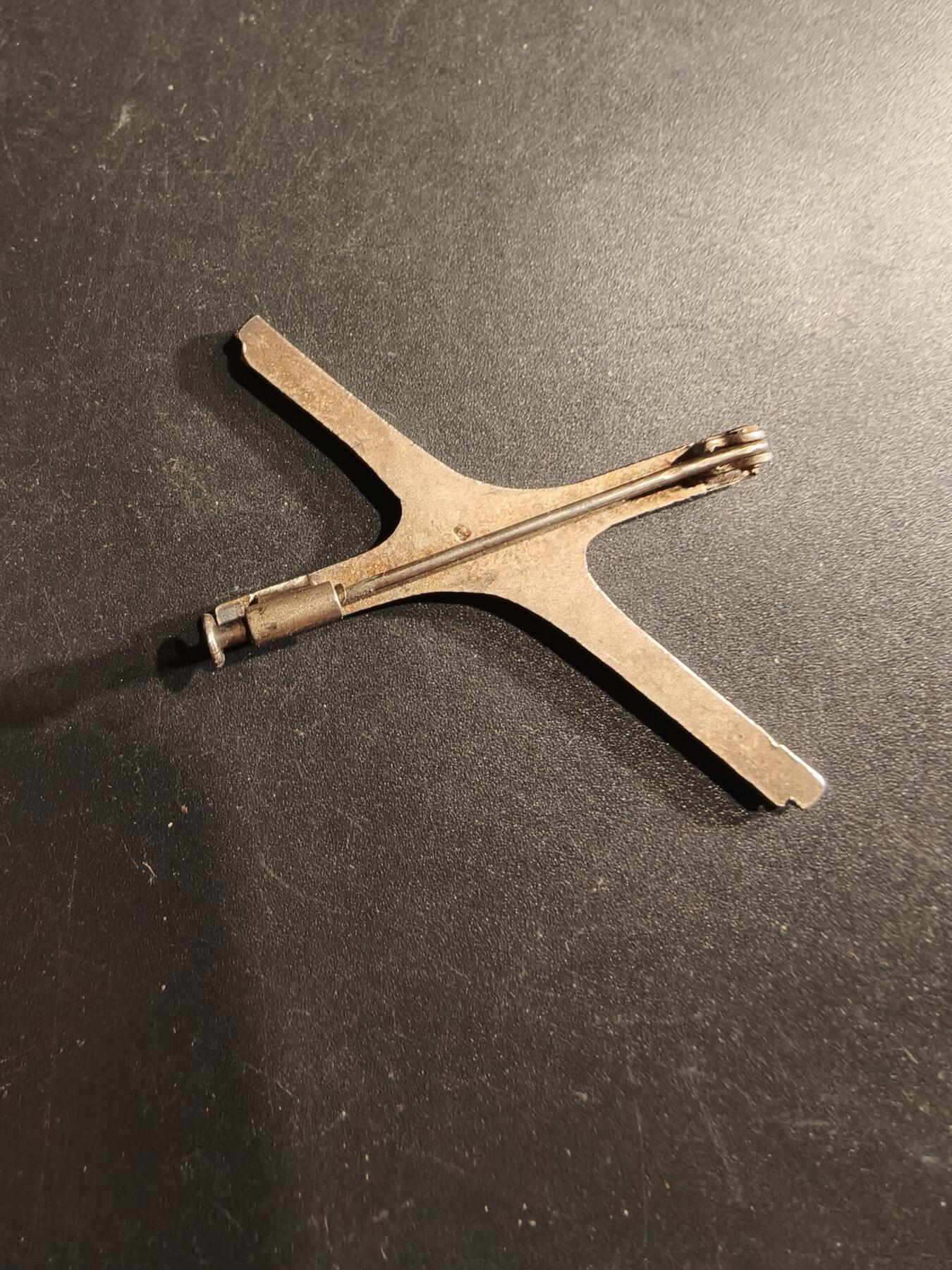 老王徽章第190期 法国胸针    螃蟹银标    6.8g