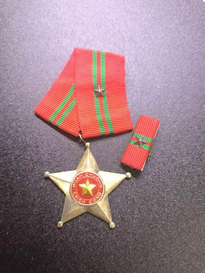 云宸嘉赏-勋臻文献佳藏优品精选场次（低佣 转发佣金红包） - 越南民主共和国（北越）三级战功勋章 战时白铜版本 非后期铝  授予越中战争时期英勇杀敌的前线指战员 