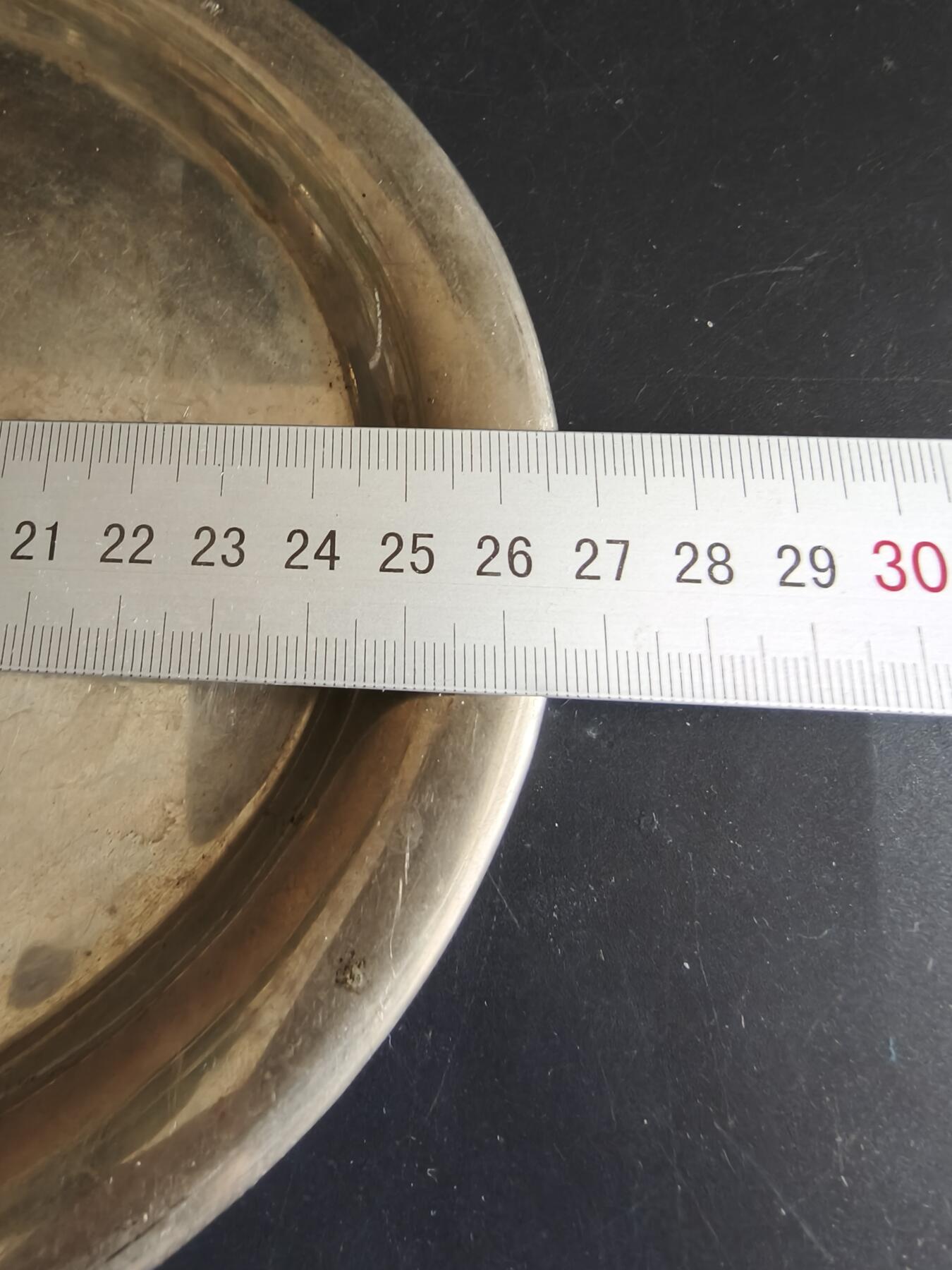 老王徽章第190期 德国1936年奥运会兴登堡号飞艇飞越柏林奥林匹克体育场纪念镀银盘        尺寸26×20.5cm      重量320g      带厂标