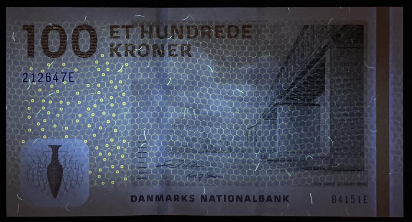 小福收藏拍卖第203期 裸钞场 本期有多张豹子号靓号 仅发行1000枚亚克力砖封蒙古20000图格里克帝国800周年纪念钞 瑞士200法郎 百慕大样钞洋葱冠全套 巴林首版大全套 卡塔尔四张套 越南 保加利亚 马其顿等多国精美纸币