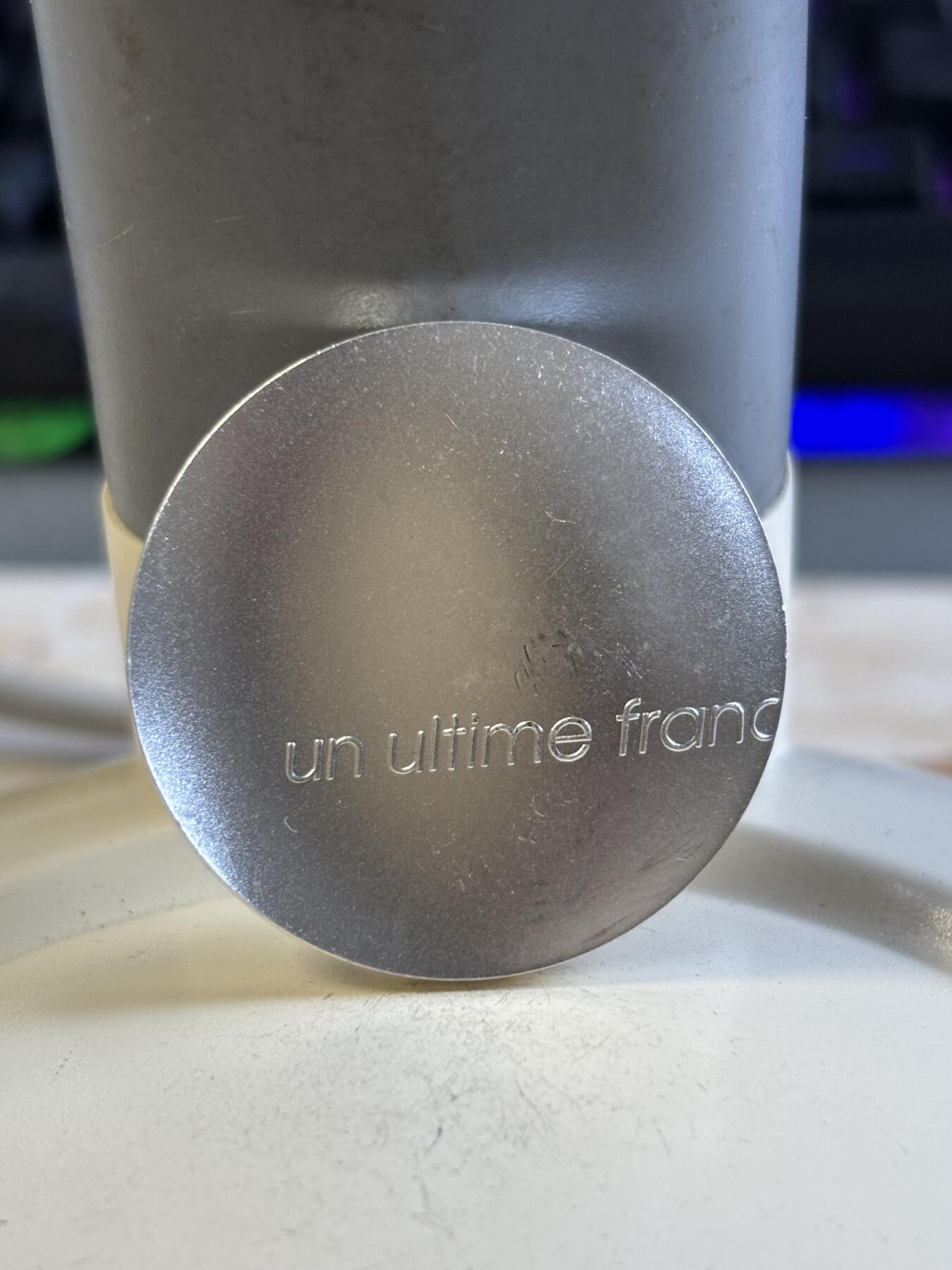 第194期拍卖 获奖法国2001最后的法郎波浪形纪念银币，17.77克，980银，发行49838枚，有磕碰磨损