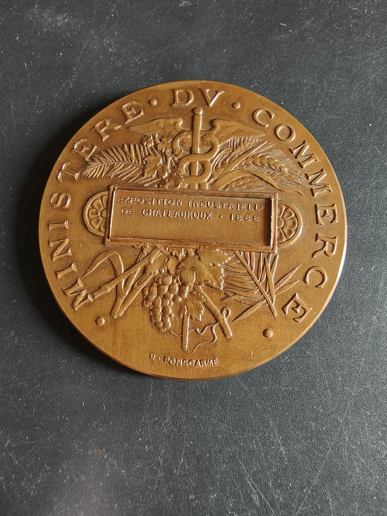 老王徽章第190期 法国工业部1888年工业博览会大铜章     原盒   墨丘利造型     盒子扣不紧      直径50mm      重量53.9g