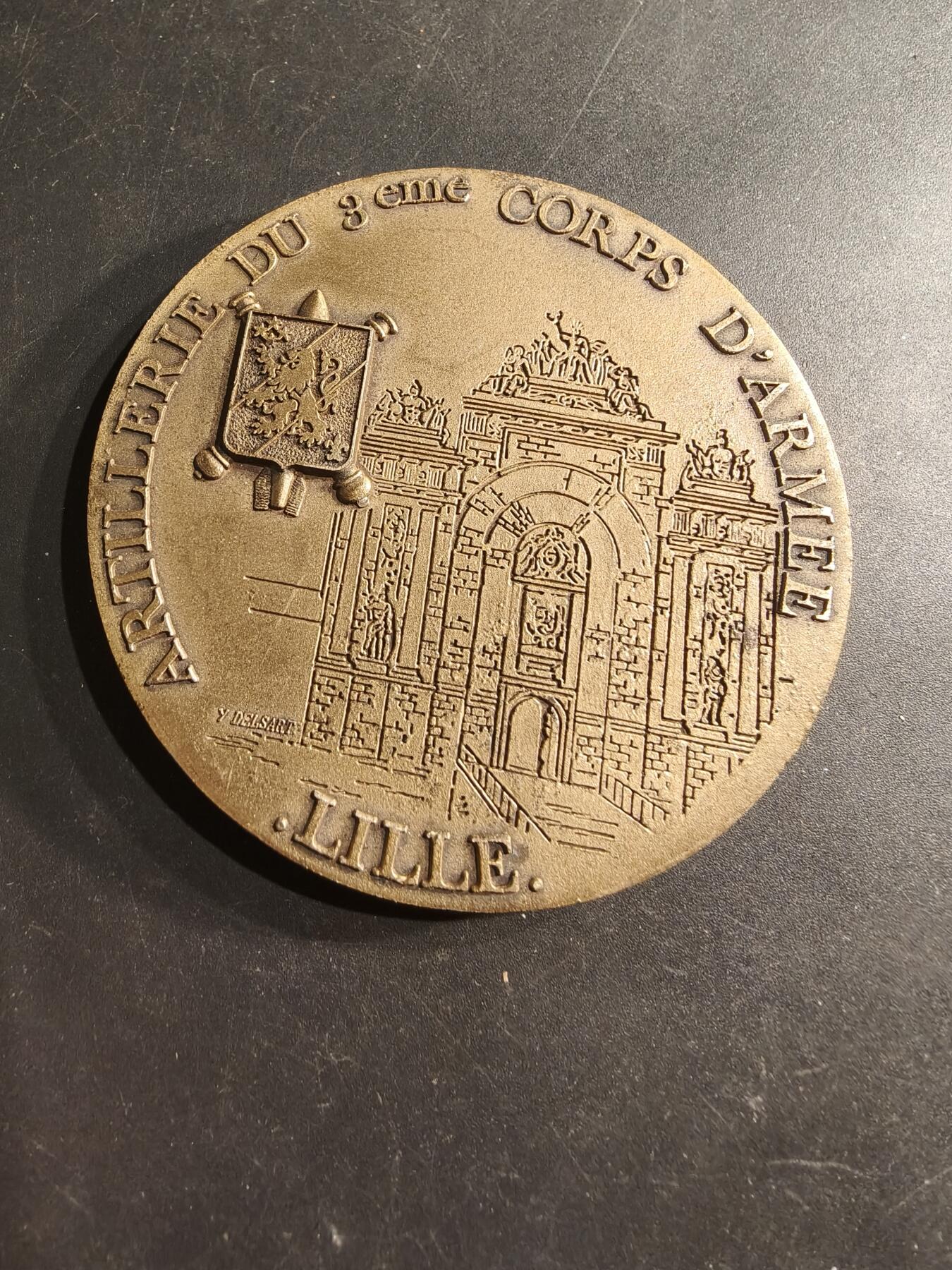 老王徽章第190期 法国驻里尔市第8炮兵团纪念章     直径70mm     重量125.7g