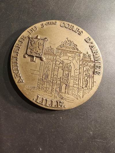 老王徽章第190期 - 法国驻里尔市第8炮兵团纪念章     直径70mm     重量125.7g