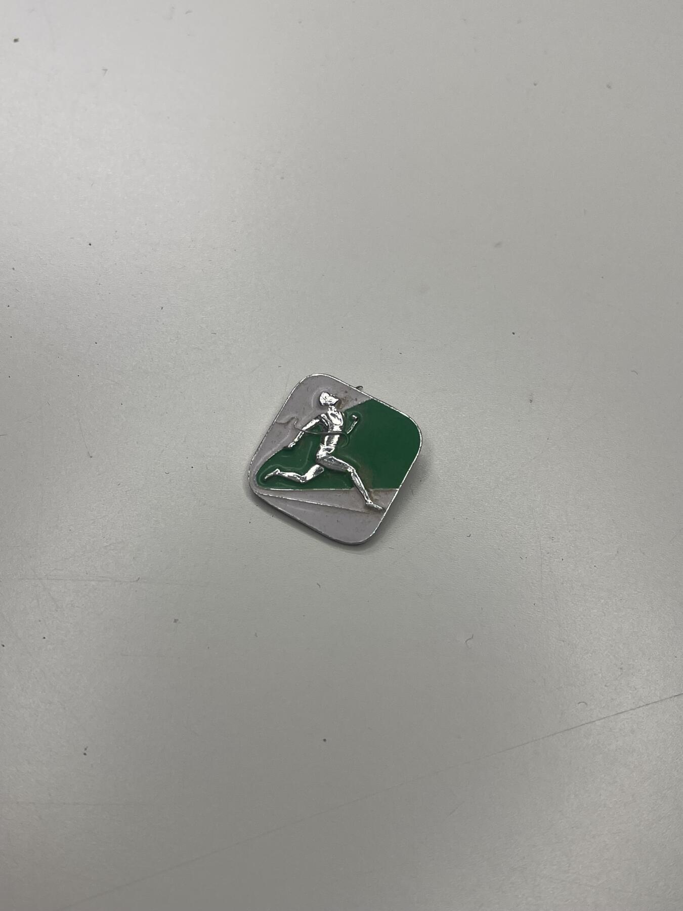 新时代收藏快速小拍 拍卖本周一线所得新货 3月29日场 中国田径协会证章 授予在册登记的正规运动员