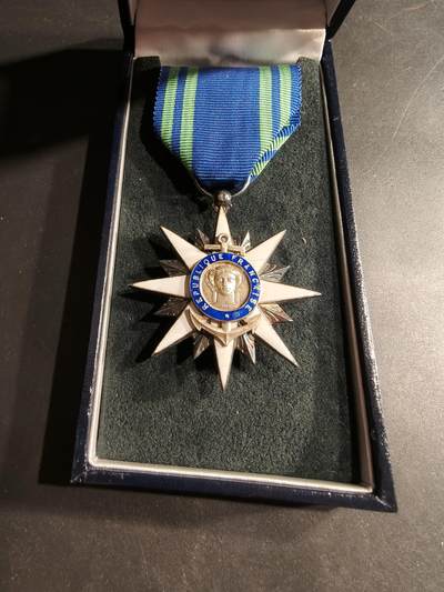 老王徽章第190期 - 法国骑士级海事功绩勋章    银质珐琅    原盒    螃蟹银标     24.7g