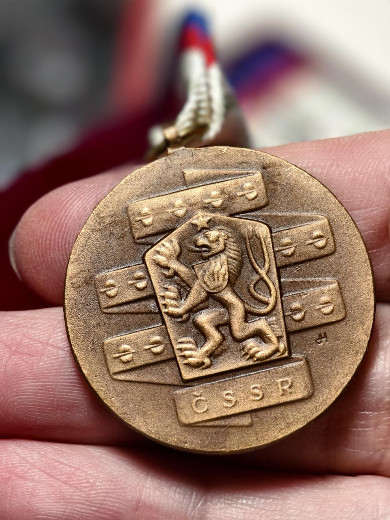 抚柳草堂-第二十期章牌钱币  奖章勋章免佣最后一期 满百包邮 放漏专场 捷克斯洛伐克社会主义共和国 三级加强武装友谊奖章 原盒美品 历史原品 华约体系下的奖章  