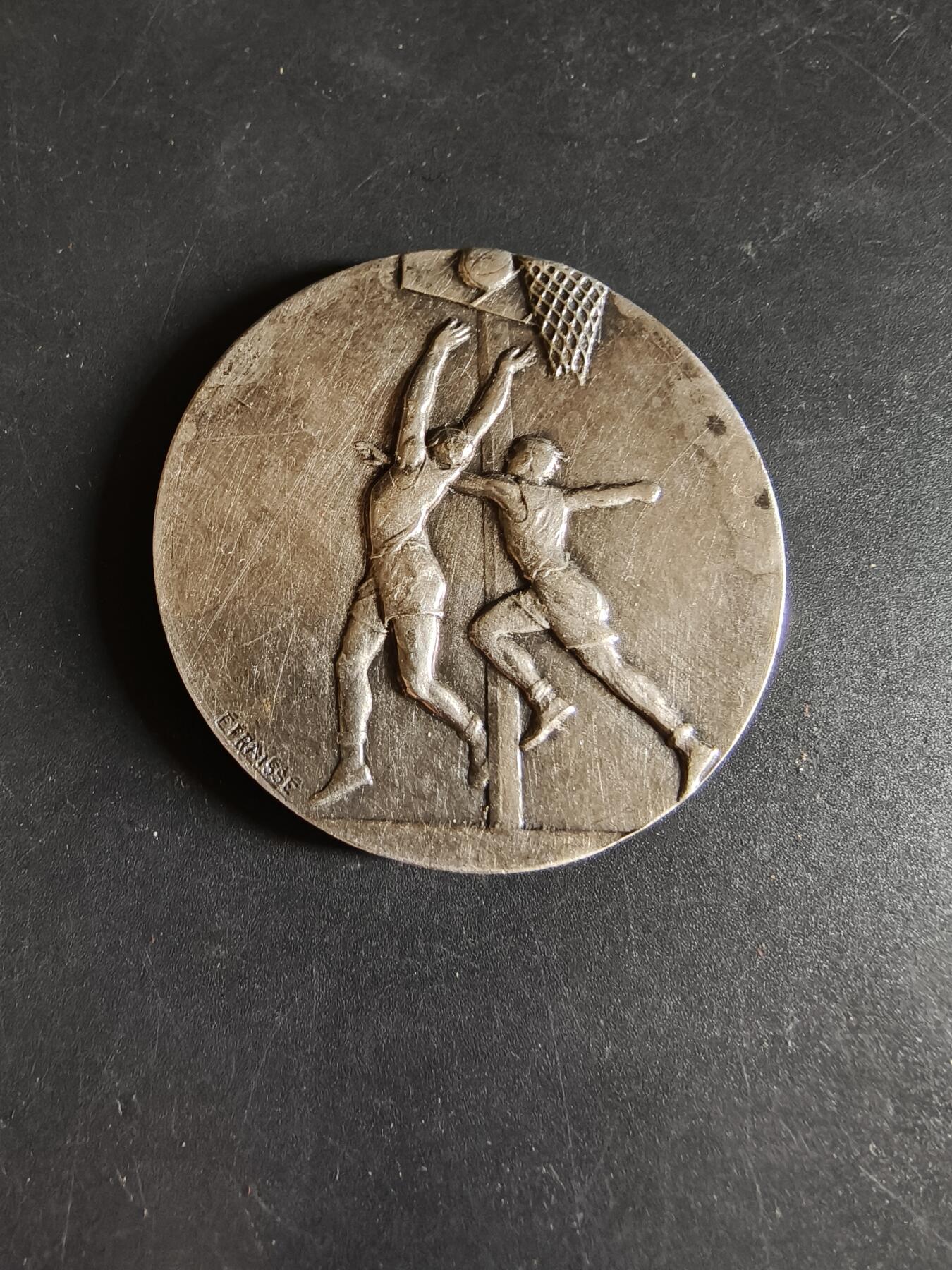 老王徽章第190期 法国罗纳省议员保罗·马西米赠送镀银大铜章     篮球竞赛主题      原盒      直径50mm      重量61g