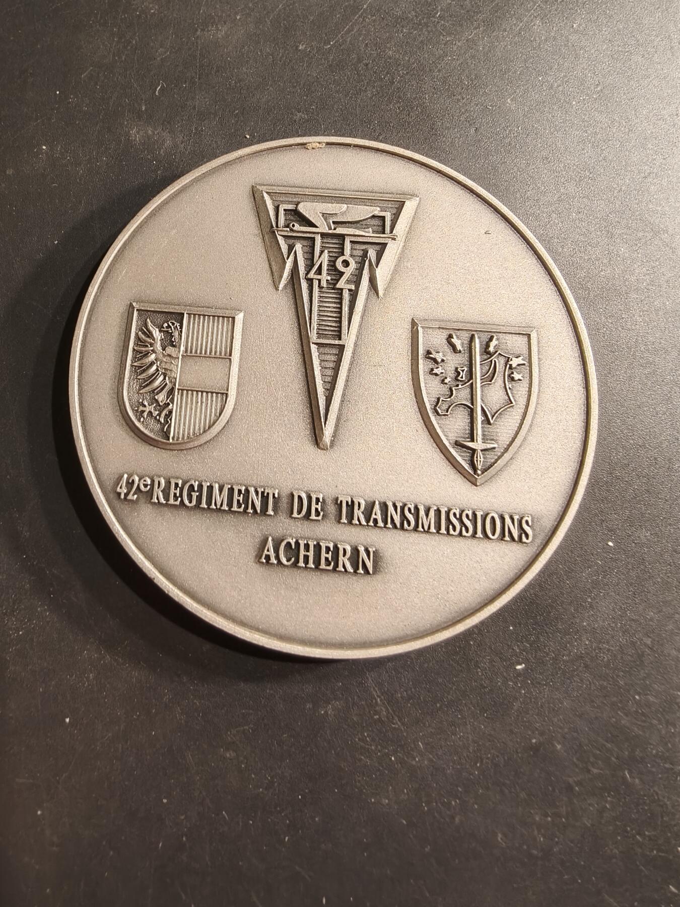 老王徽章第190期 法国陆军第42通信团镀银大铜章     直径72mm     重量185.4g