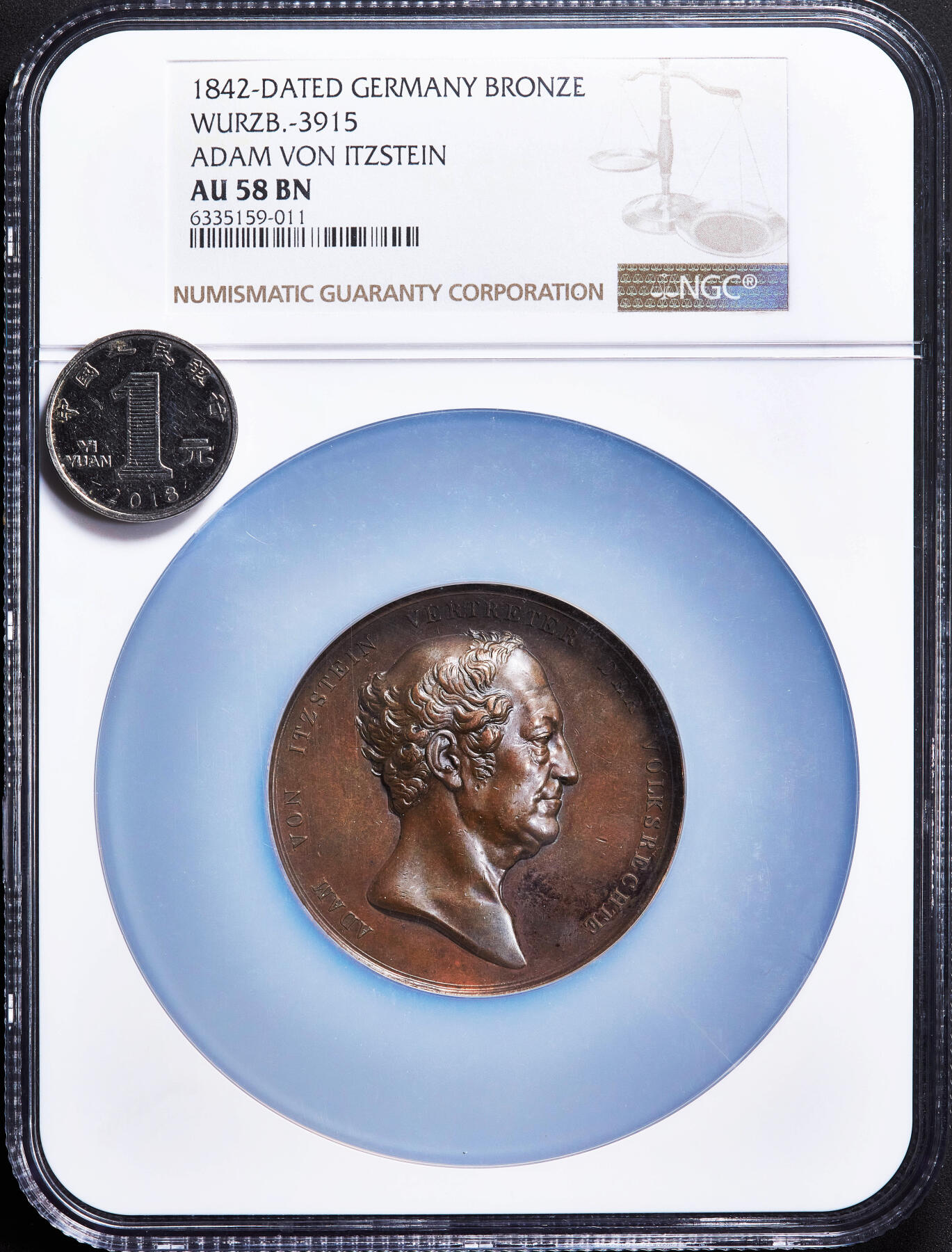 【俄甄集藏】2026年(050)04-01星期三 晚 19:30 全场包邮 德国1842年纪念巴登自由派政治家亚当·冯·伊茨施泰因大铜章，NGC AU58，巧克力包浆，高浮雕，设计精美，少见品种，雕刻家卡尔·克里斯蒂安·施韦特作品，直径：55mm