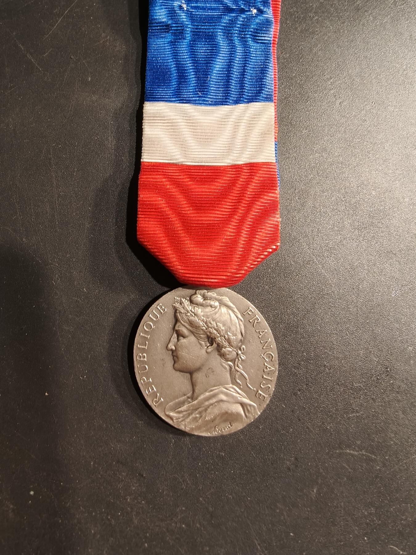 老王徽章第190期 法国银级劳工奖章    1961年实发   950银    11.6g