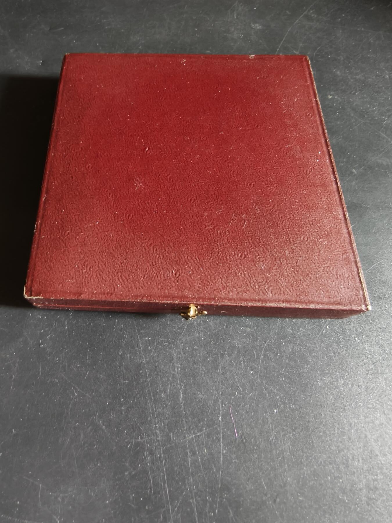 老王徽章第190期 法国总统庞加莱1913年就职大铜章     原盒     直径72mm     重量155.1g