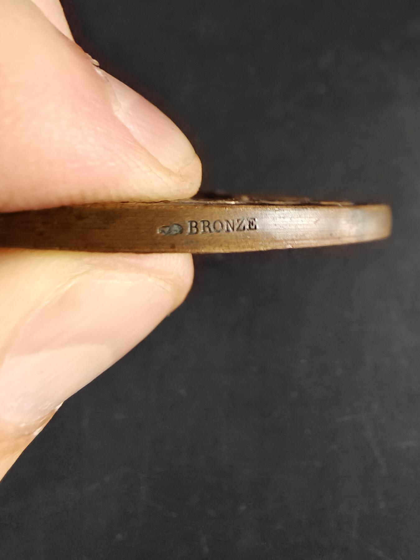 老王徽章第190期 法国1900巴黎国际博览会大铜章    大师夏普兰作品     直径64mm     重量99.3g